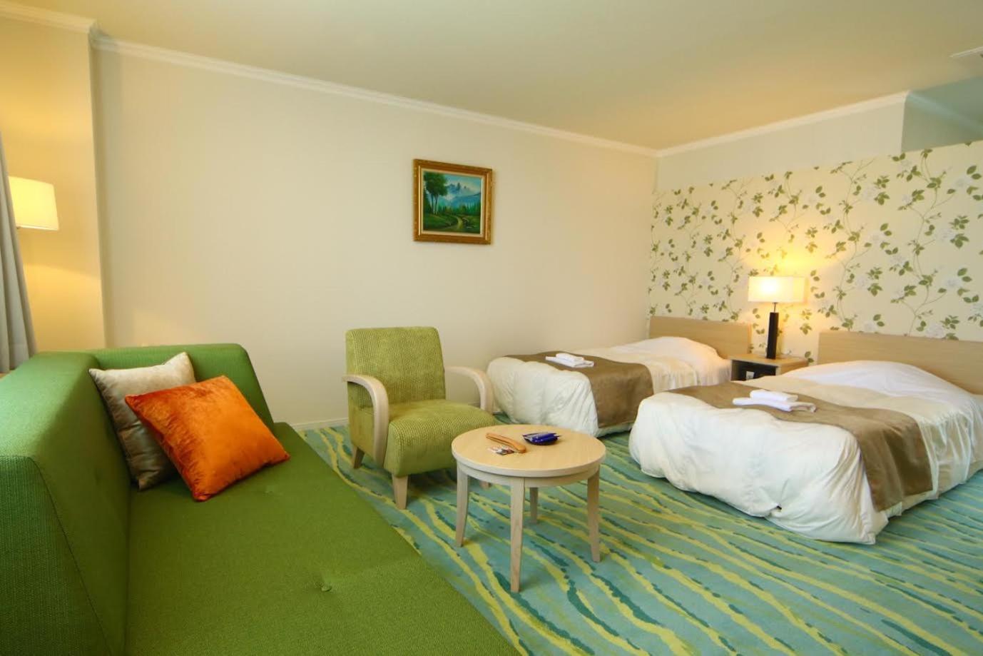 Large Twin Room - Non-Smoking photo 3