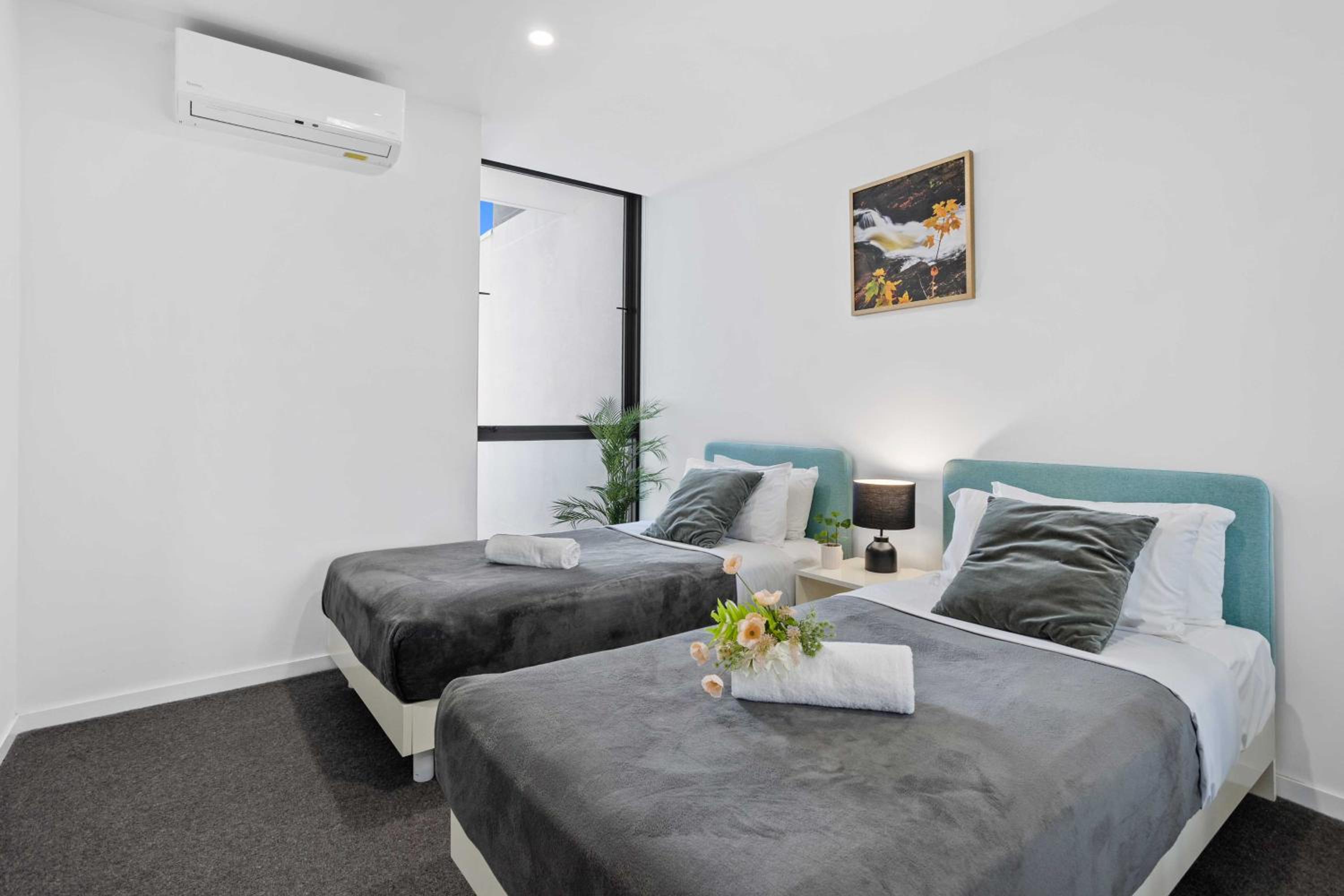 Staycation Offer - One-Bedroom Apartment with River View - Late Check Out