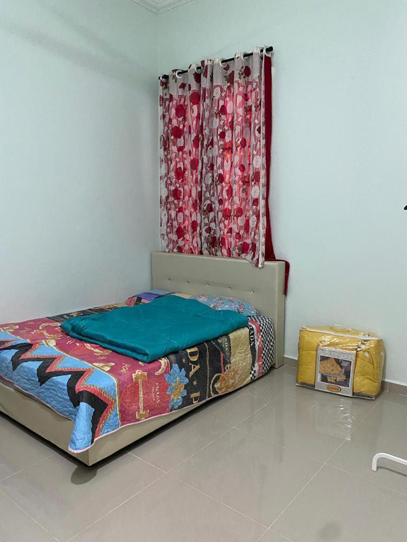 Three-Bedroom House photo 2