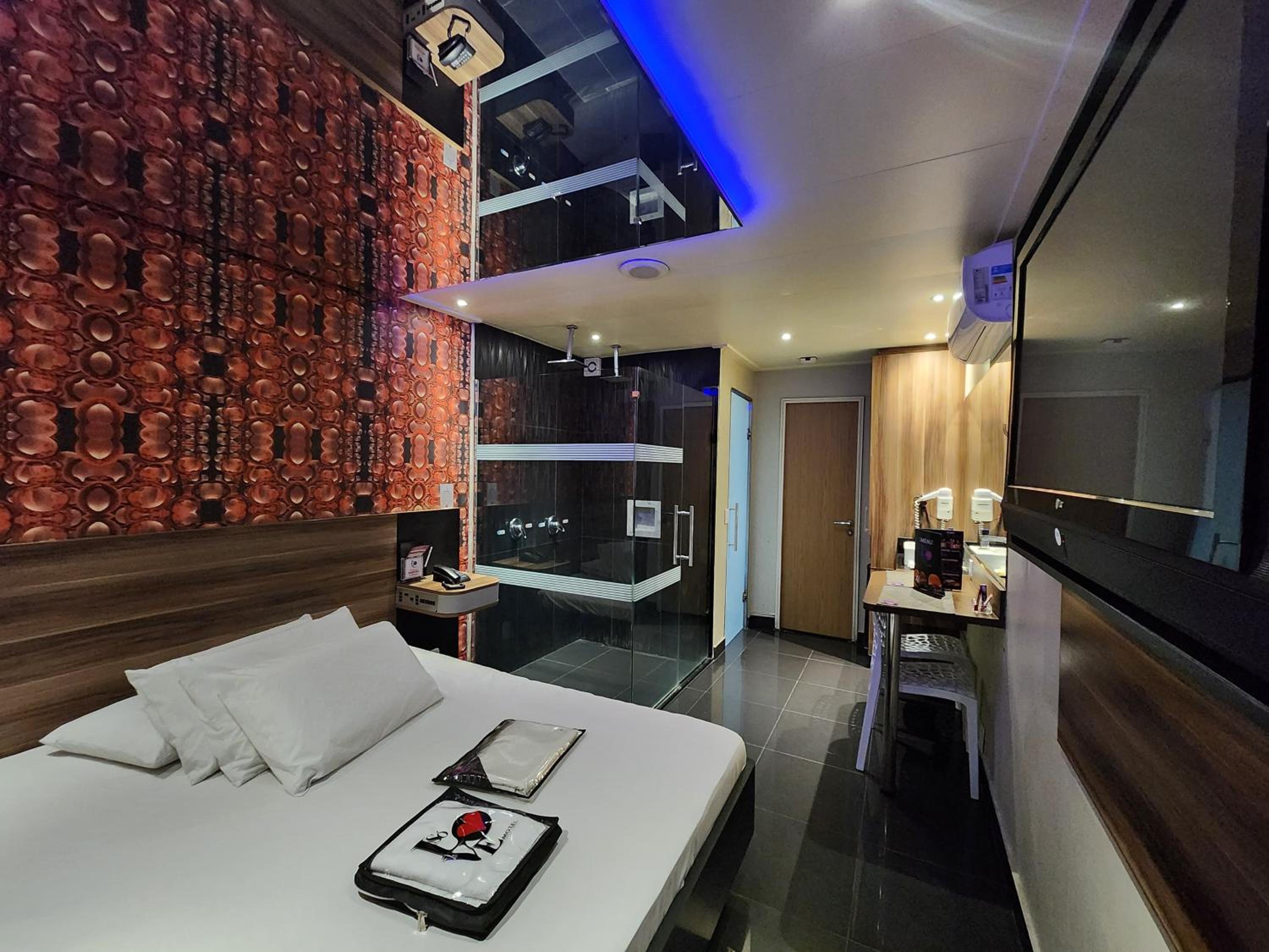 Standard Double Suite