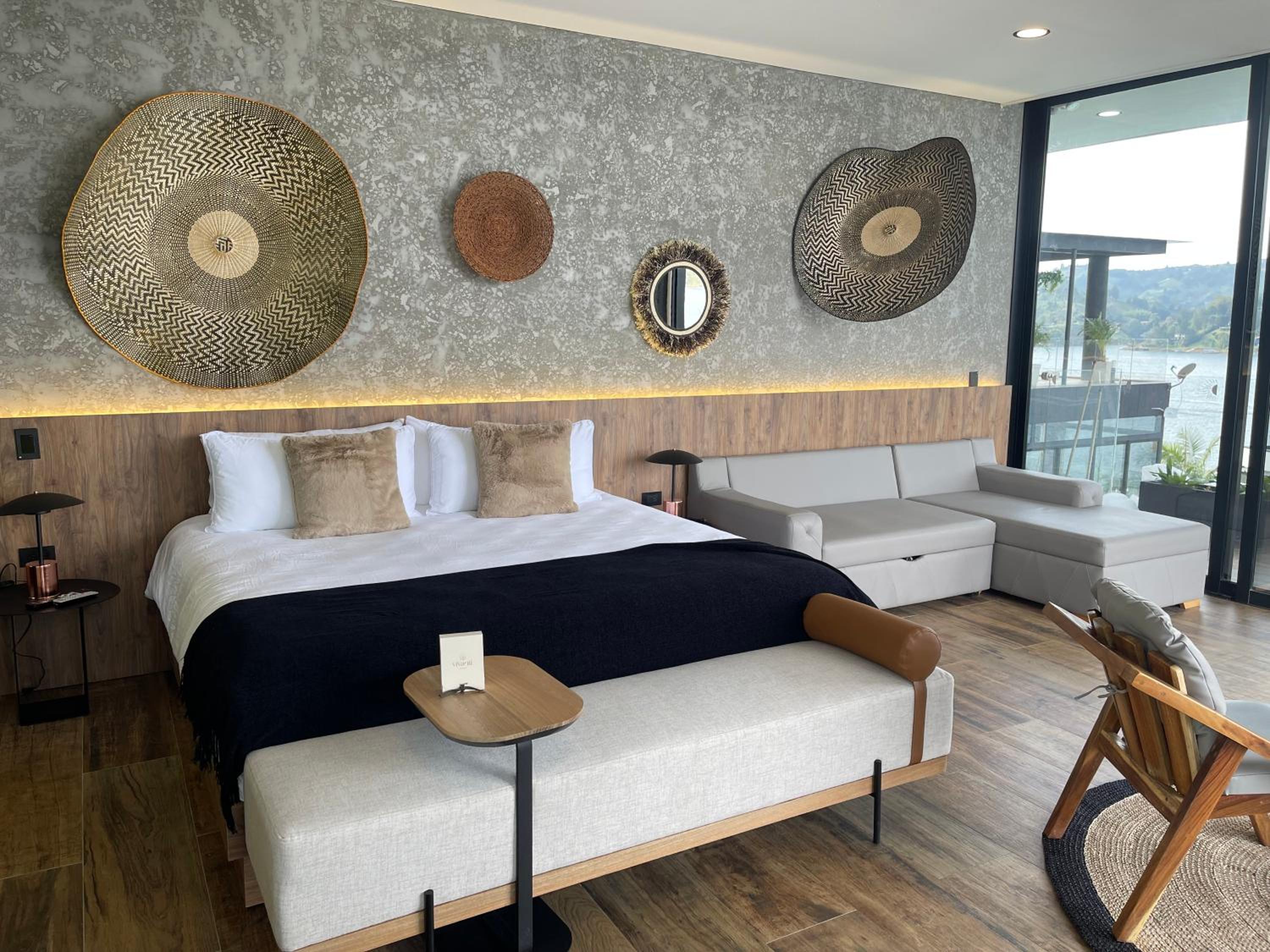 Suite with Lake View photo 2