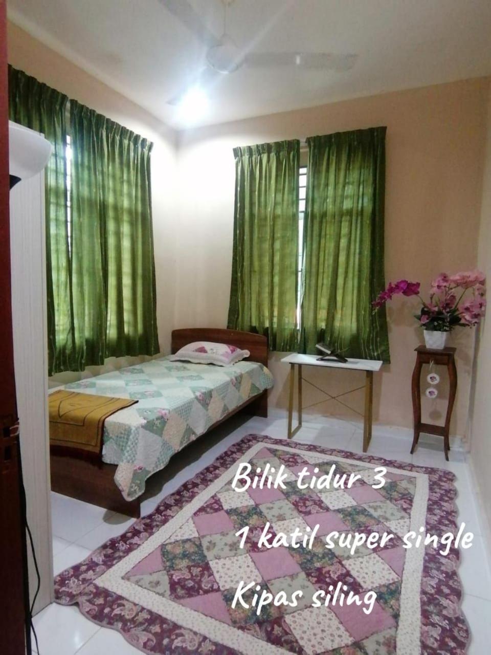 Three-Bedroom House photo 1