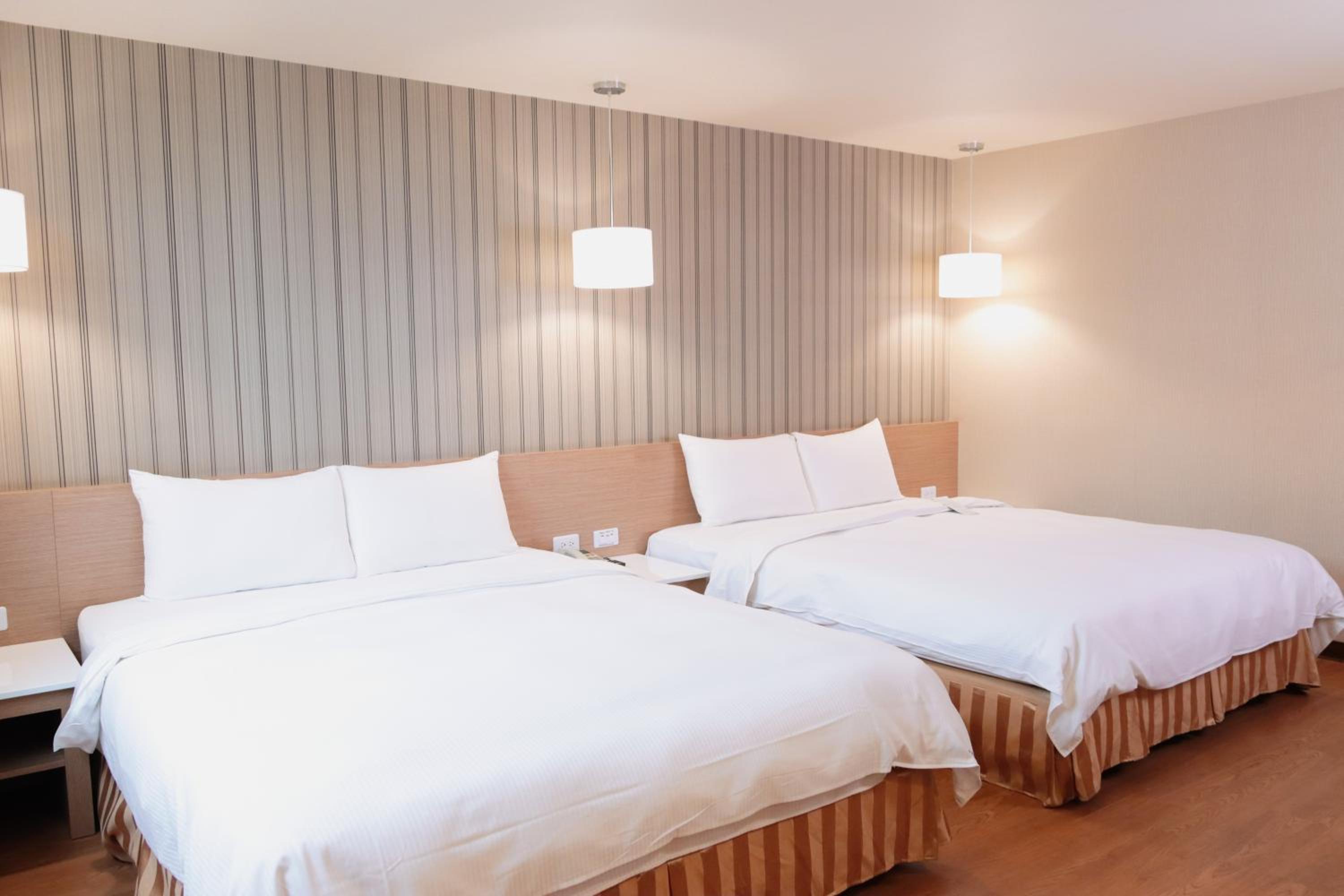 Business Quadruple Room - Photo 3