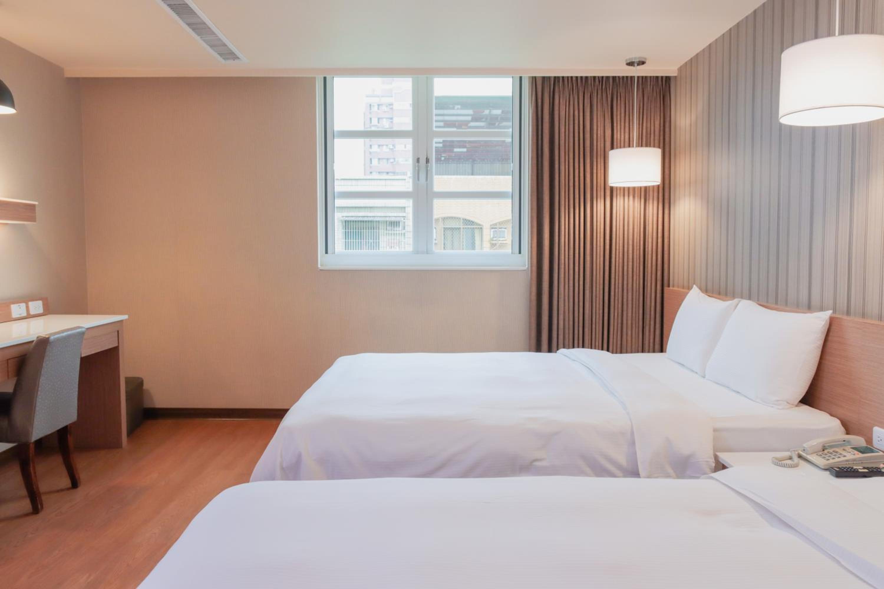 Business Quadruple Room - Photo 4