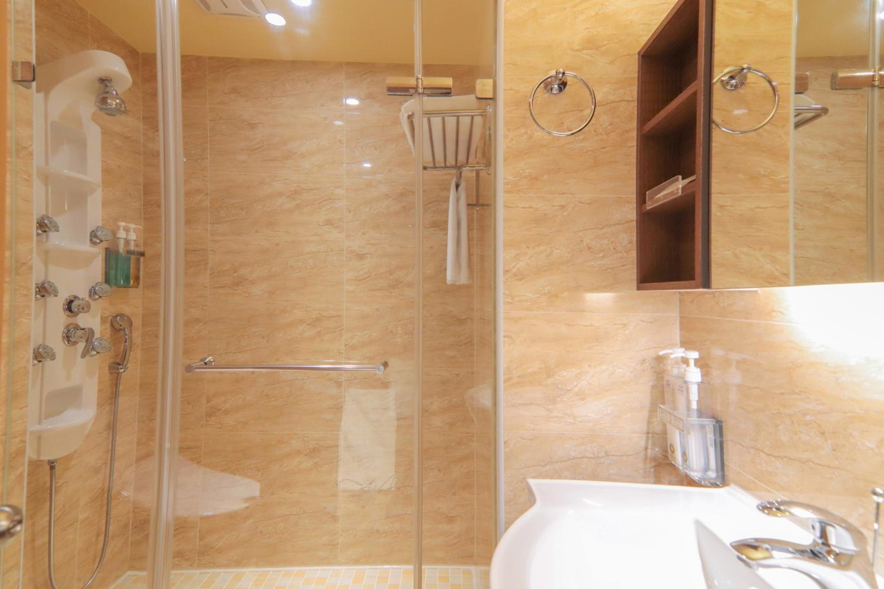 Business Quadruple Room - Photo 2