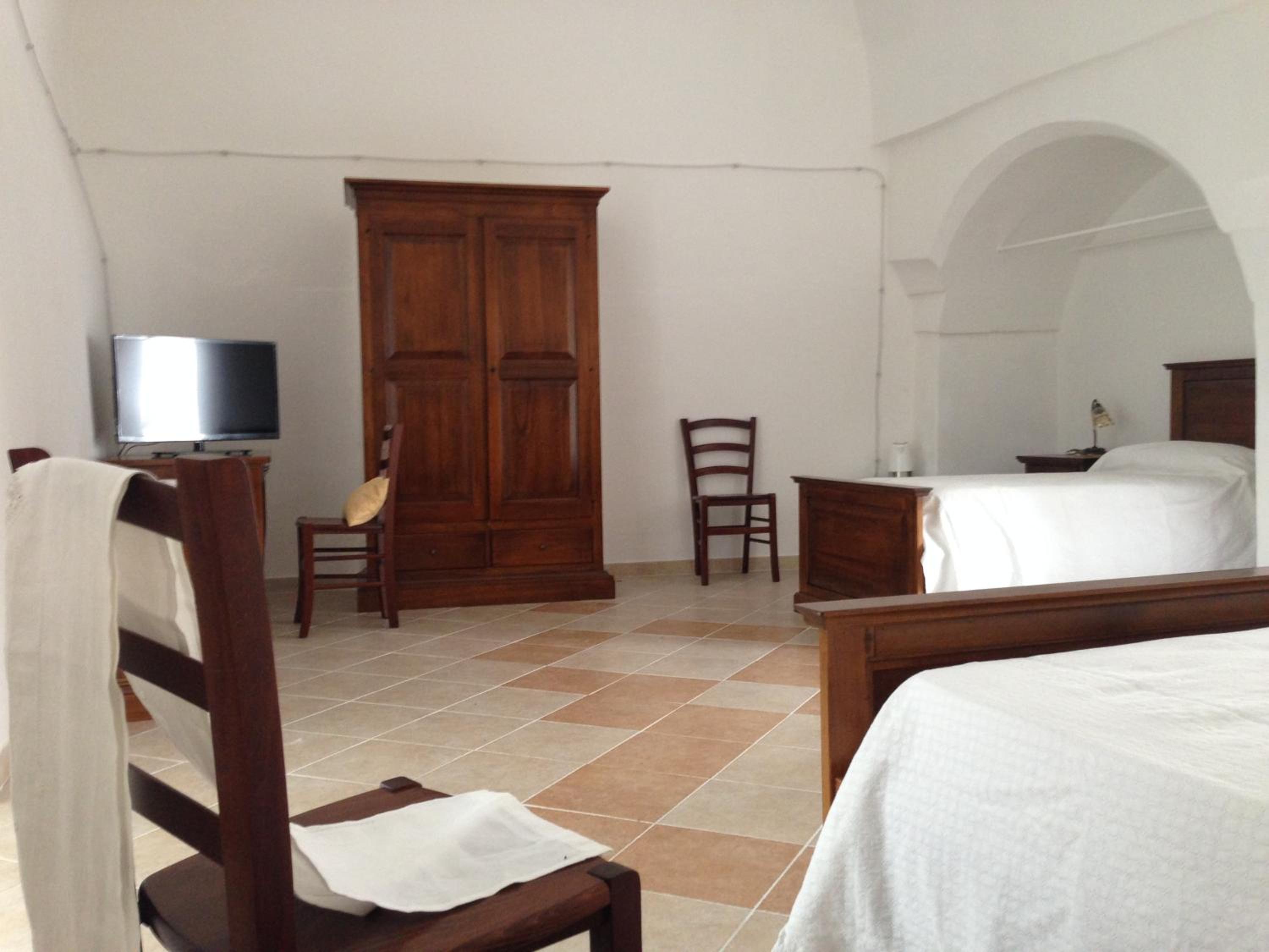 Quadruple Room with Private Bathroom - Photo 3