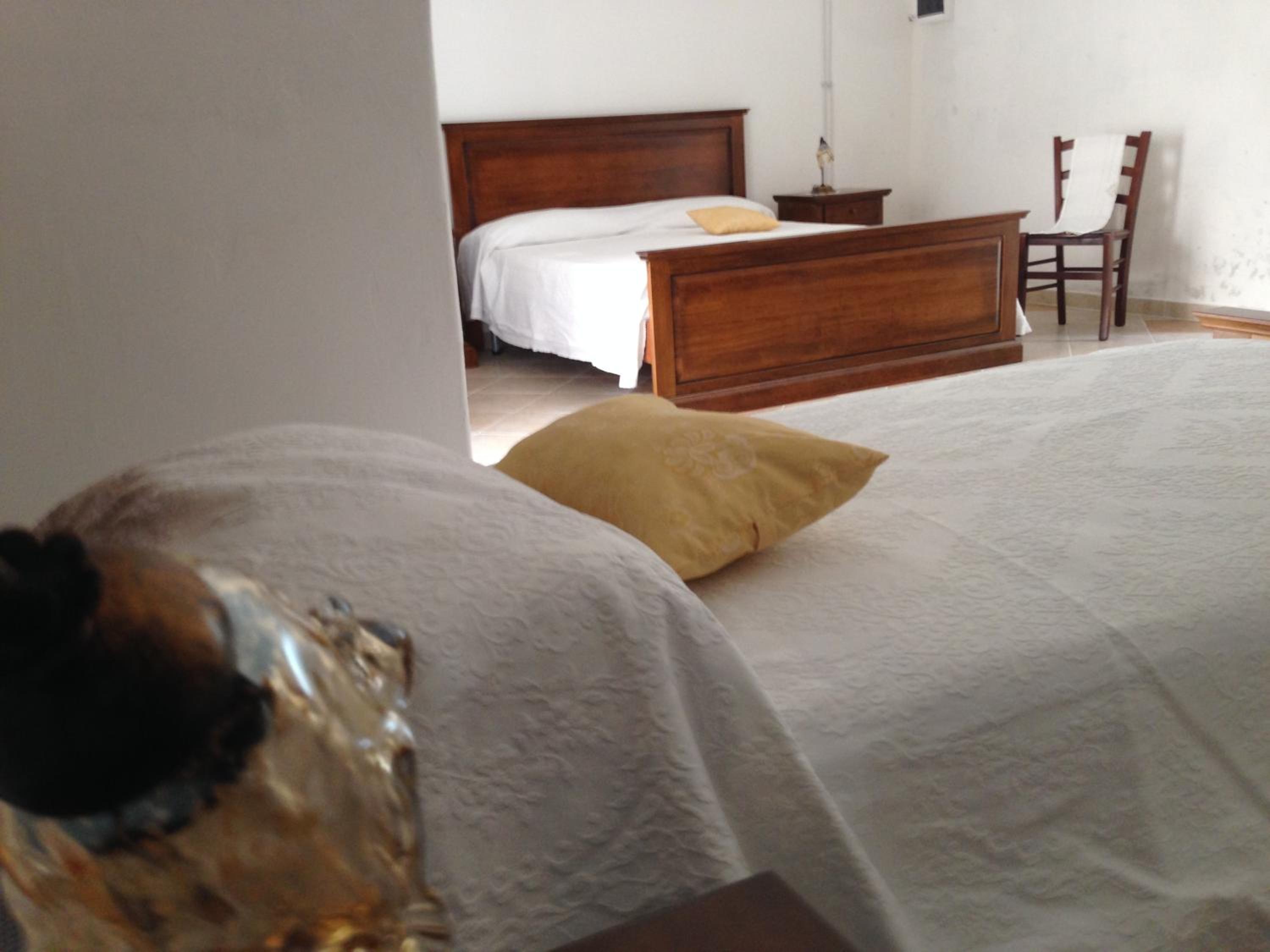Quadruple Room with Private Bathroom - Photo 26