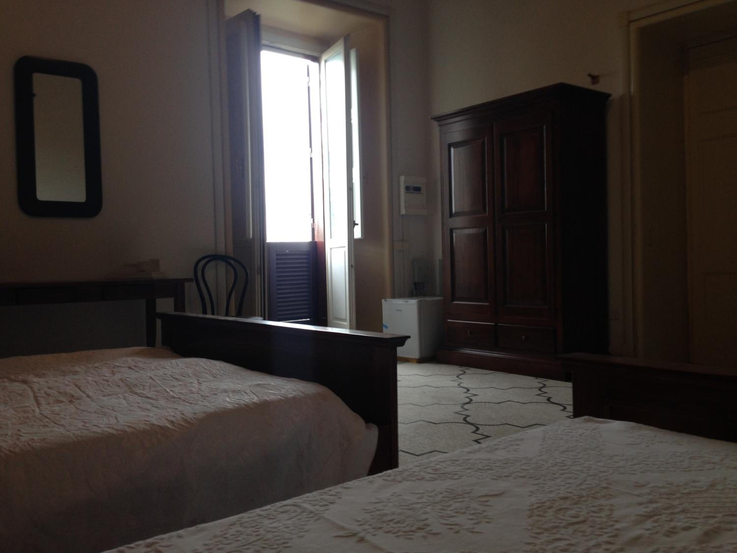 Triple Room with Private Bathroom - Photo 5