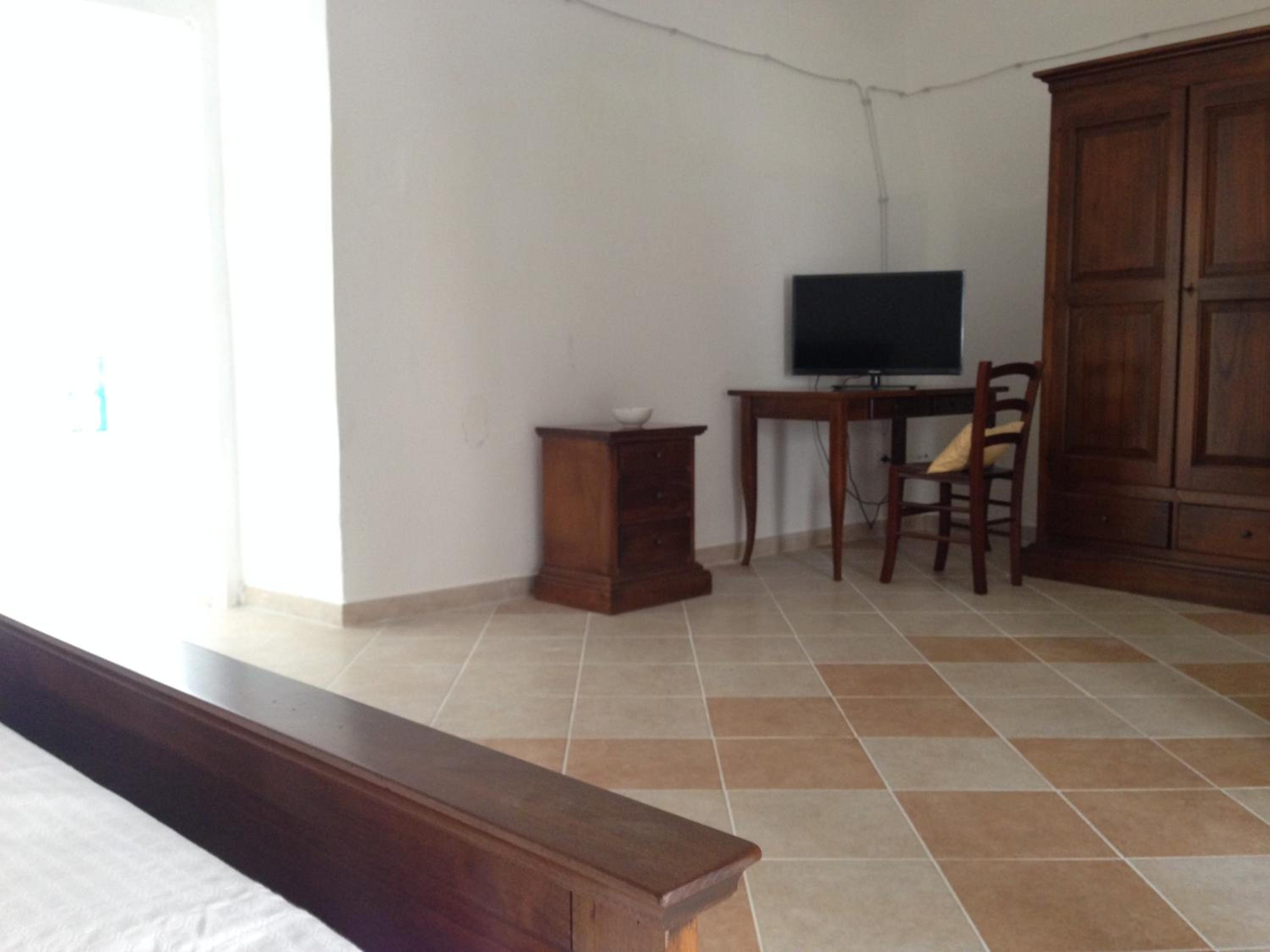 Quadruple Room with Private Bathroom - Photo 28