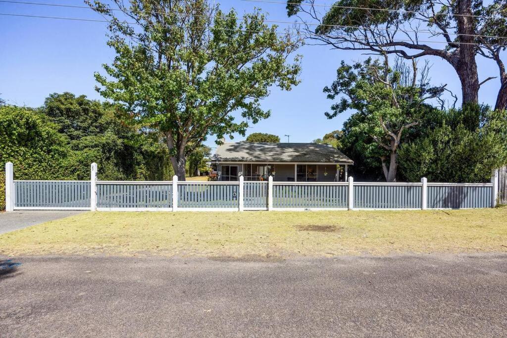 Three-Bedroom House photo 3