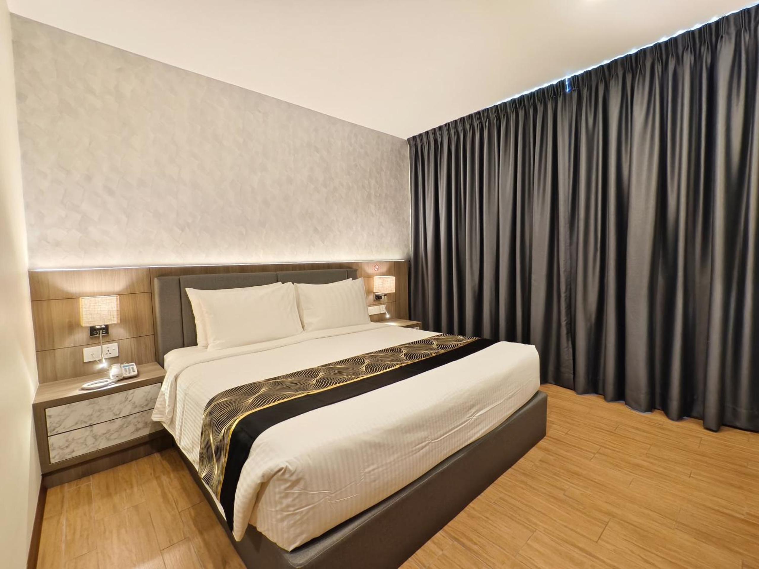 Premium King Room - Photo 1