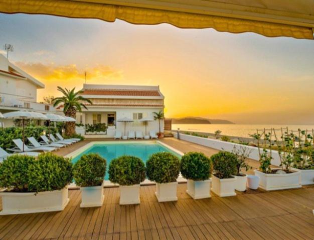 Holiday Home with Sea View - Photo 9