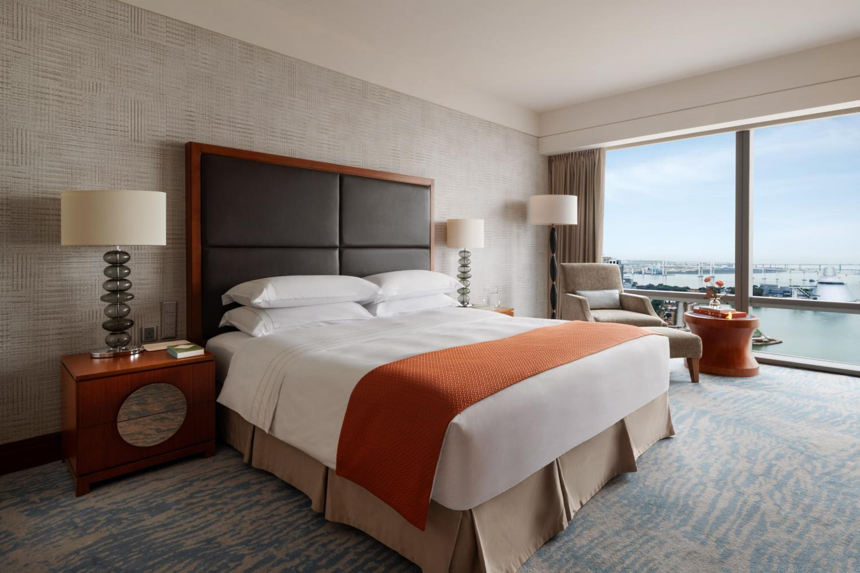 Deluxe King Room with Bay View - Photo 1