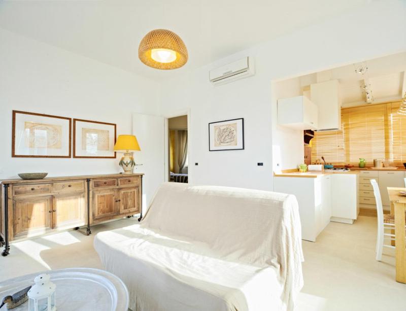 Holiday Home with Sea View - Photo 1