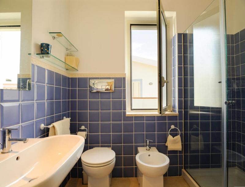 Holiday Home with Sea View - Photo 5