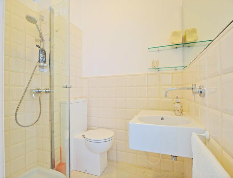 Holiday Home with Sea View - Photo 4