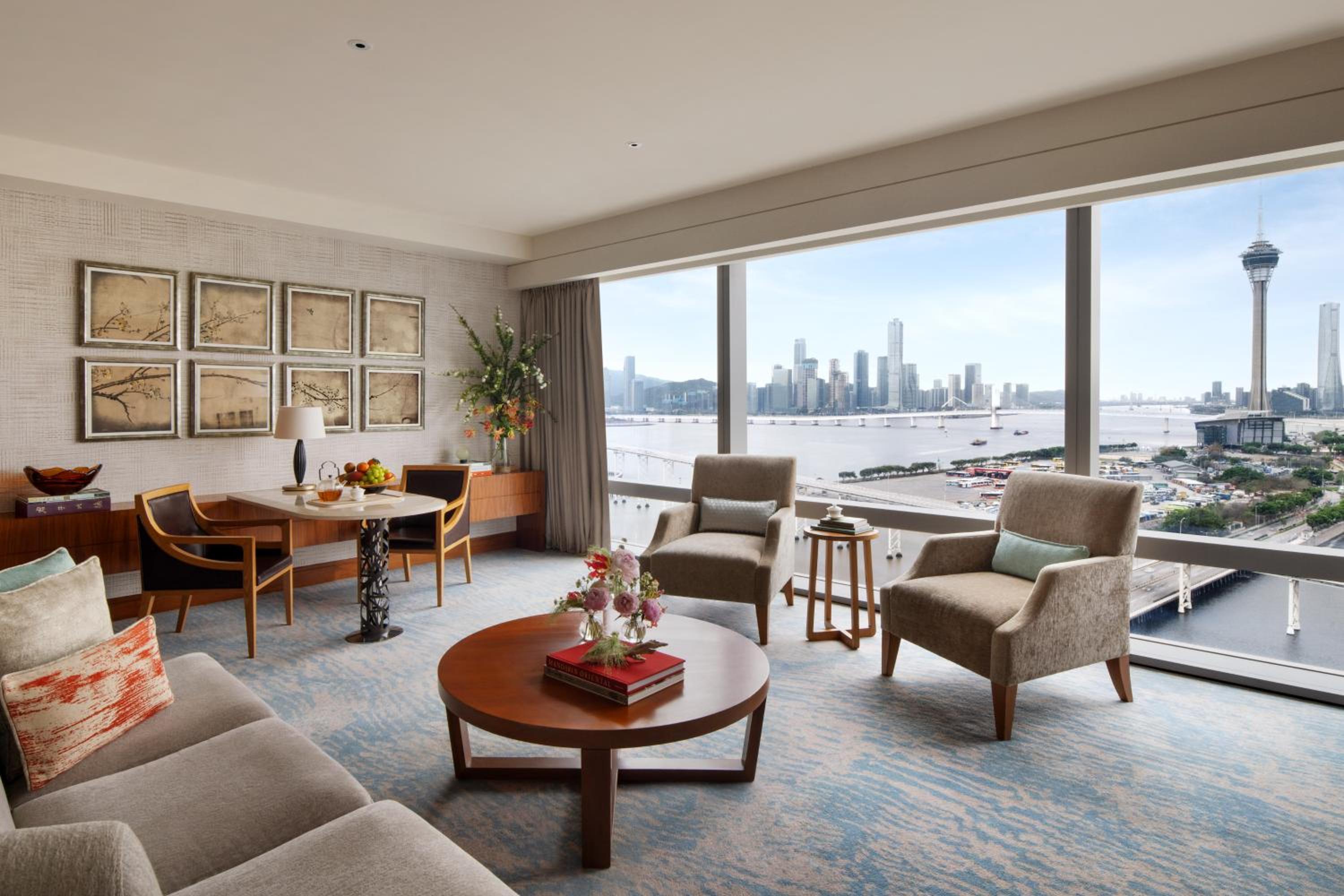 Deluxe Suite - Photo 2