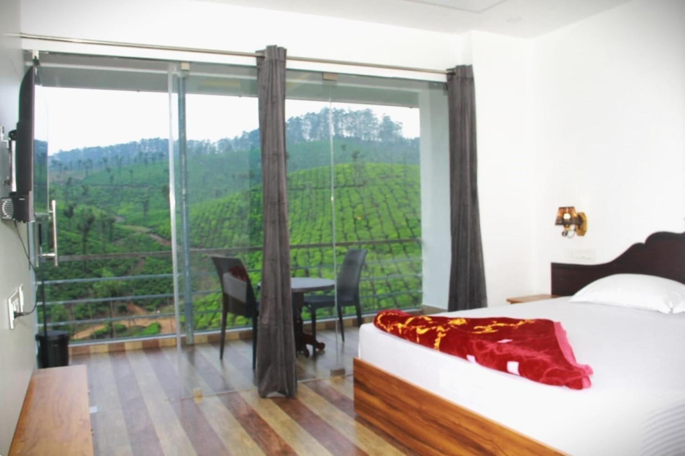 Deluxe Double Room With Balcony photo 2