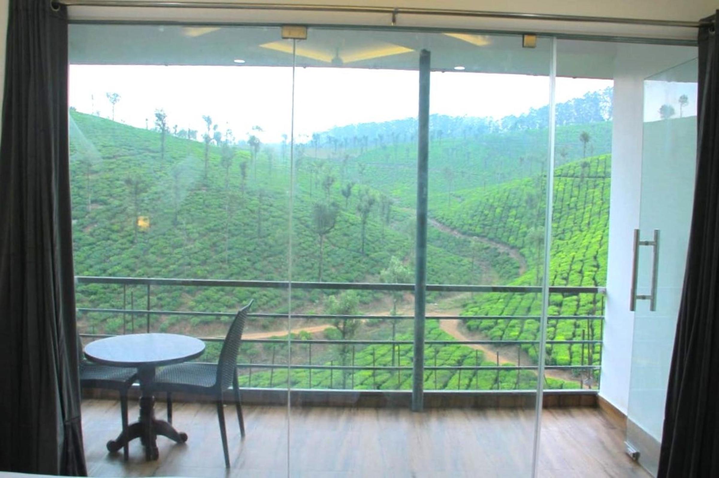 Deluxe Double Room With Balcony photo 3