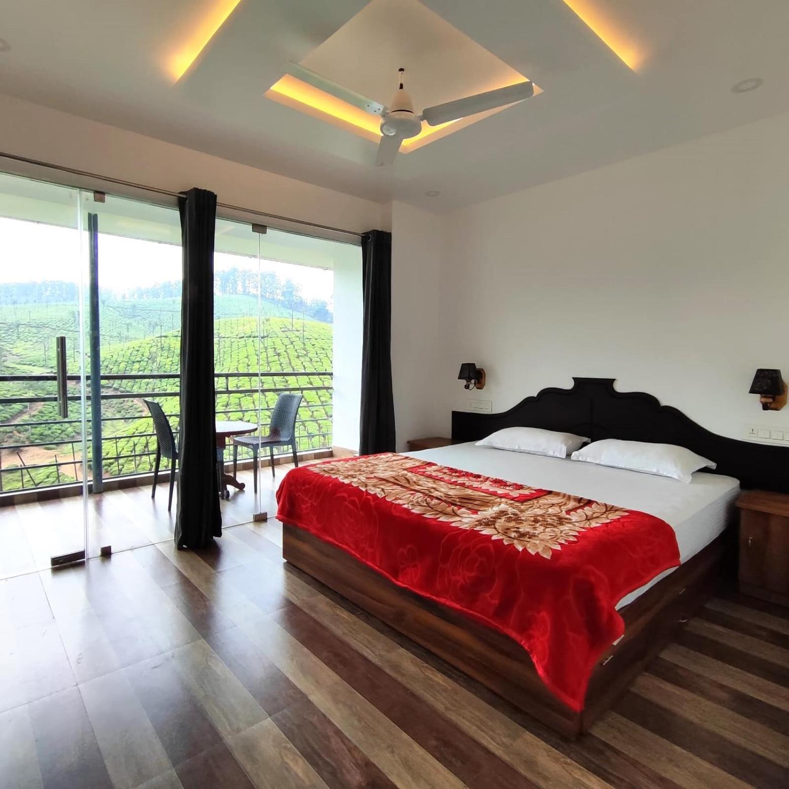 Deluxe Double Room With Balcony photo 3