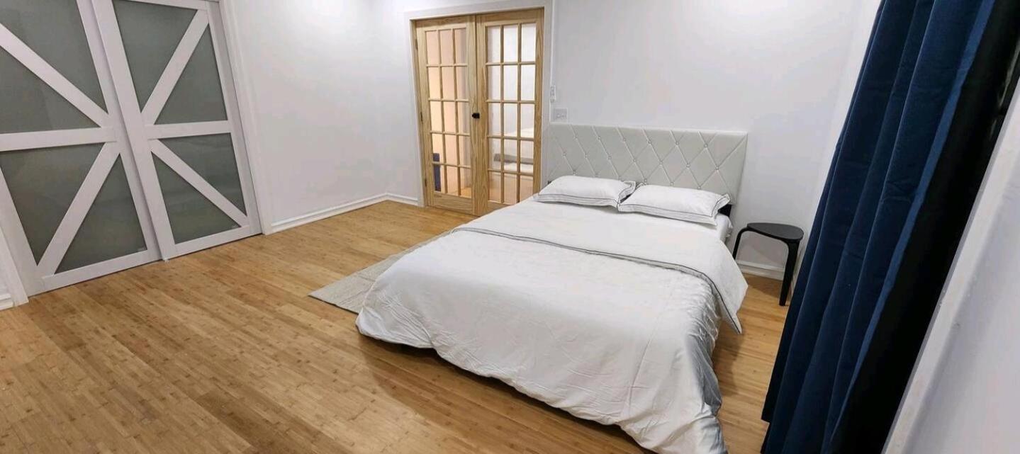 Five-Bedroom House photo 1