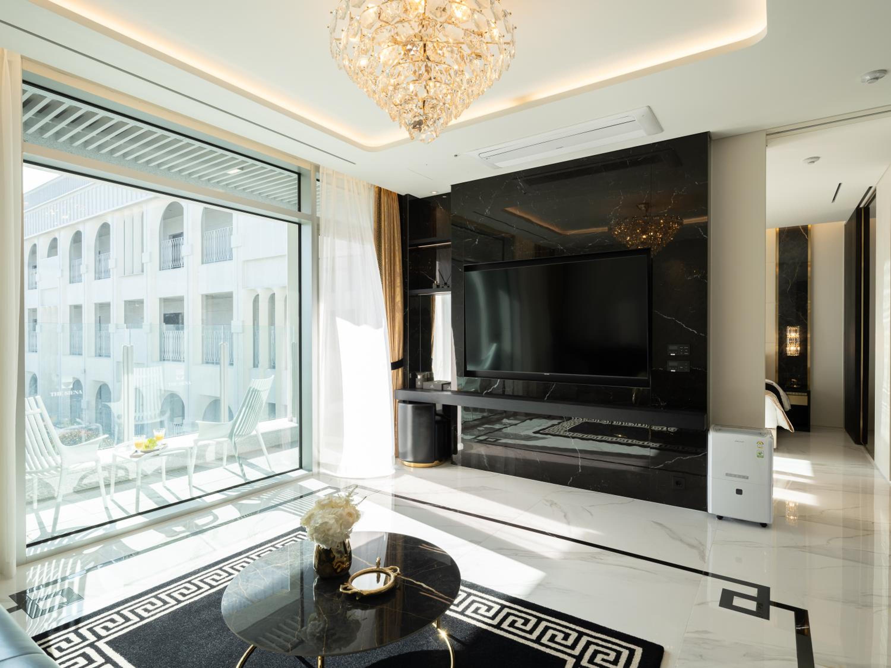 Penthouse - Photo 1