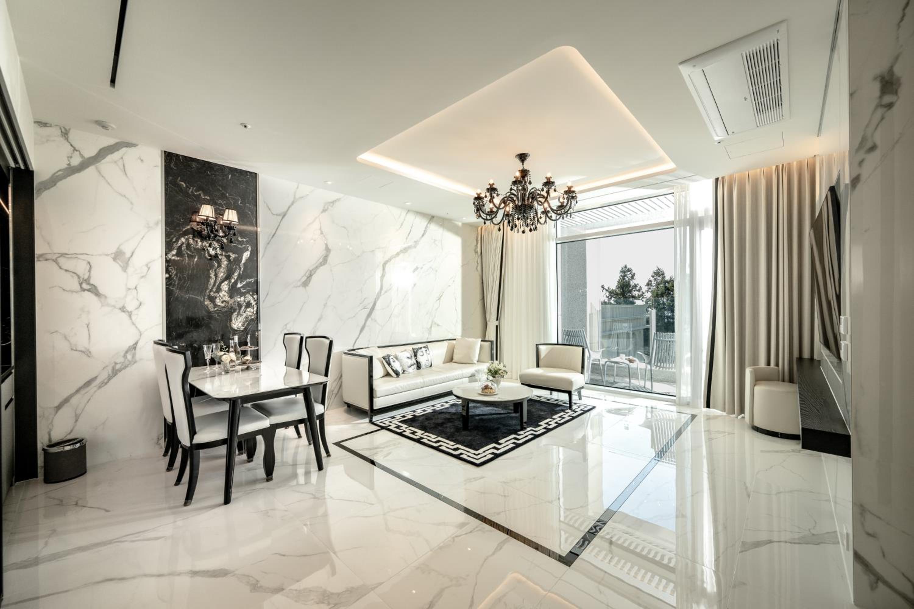 Royal Penthouse - Photo 10