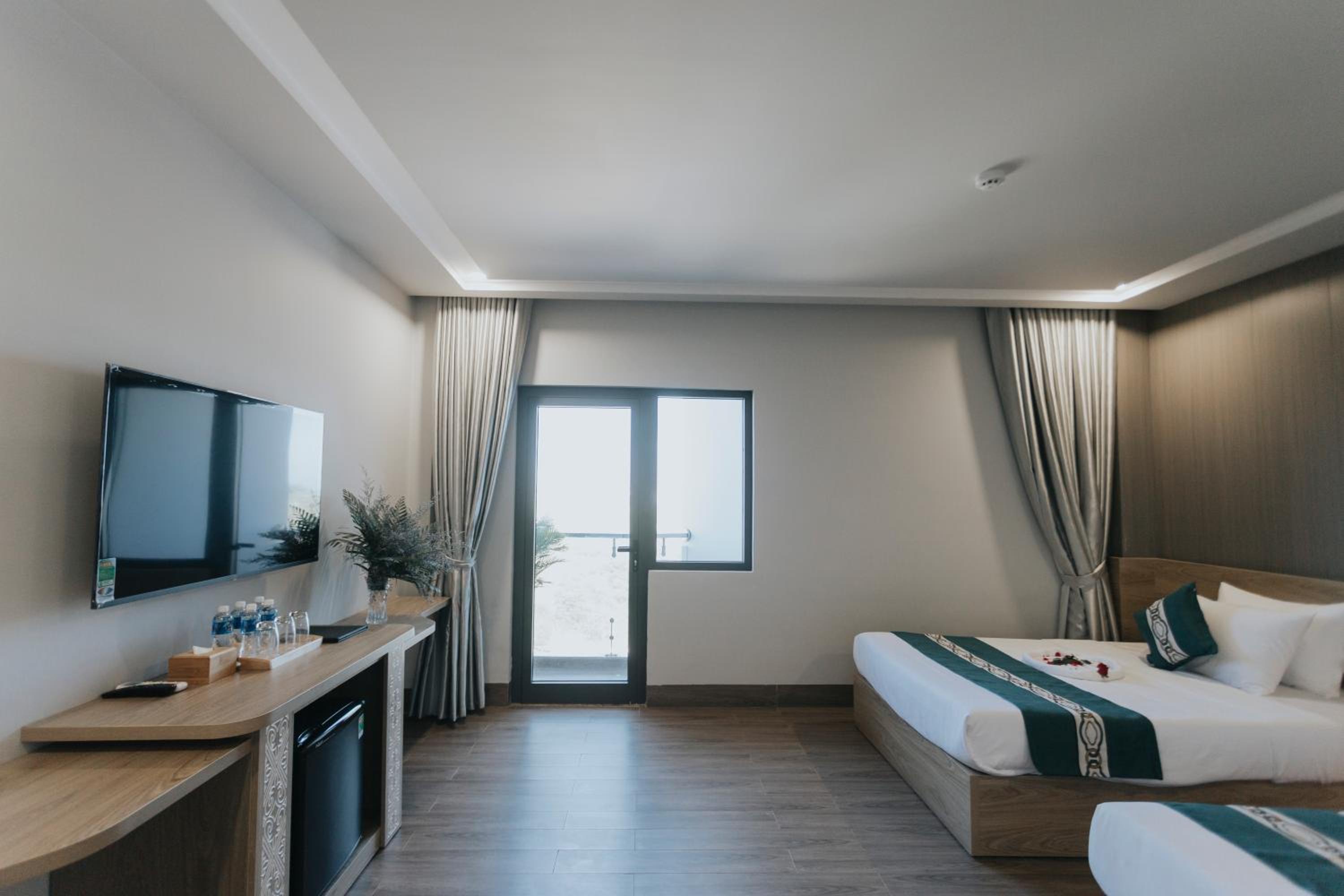 Deluxe Quadruple Room - Photo 6