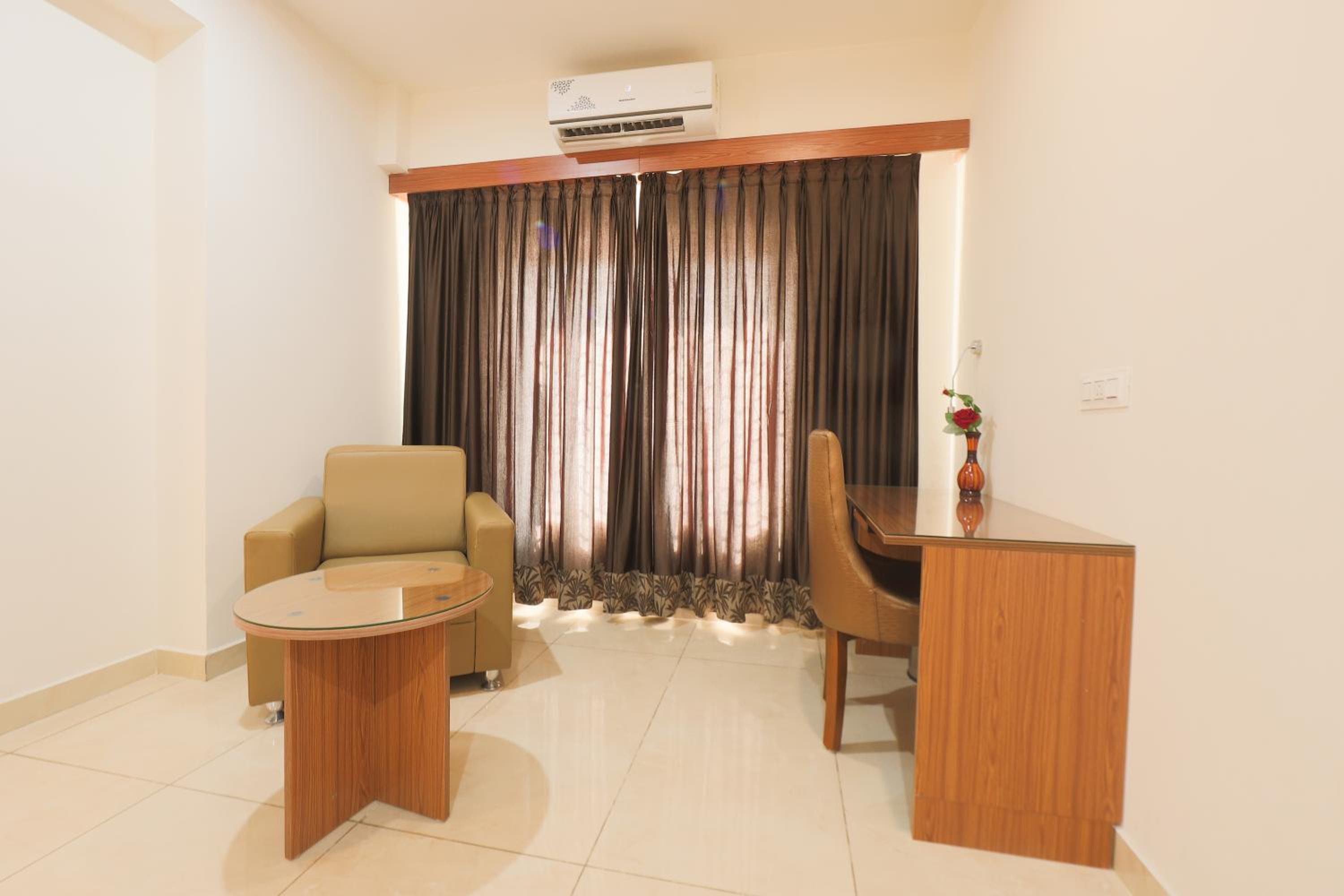 Deluxe Room - Photo 10