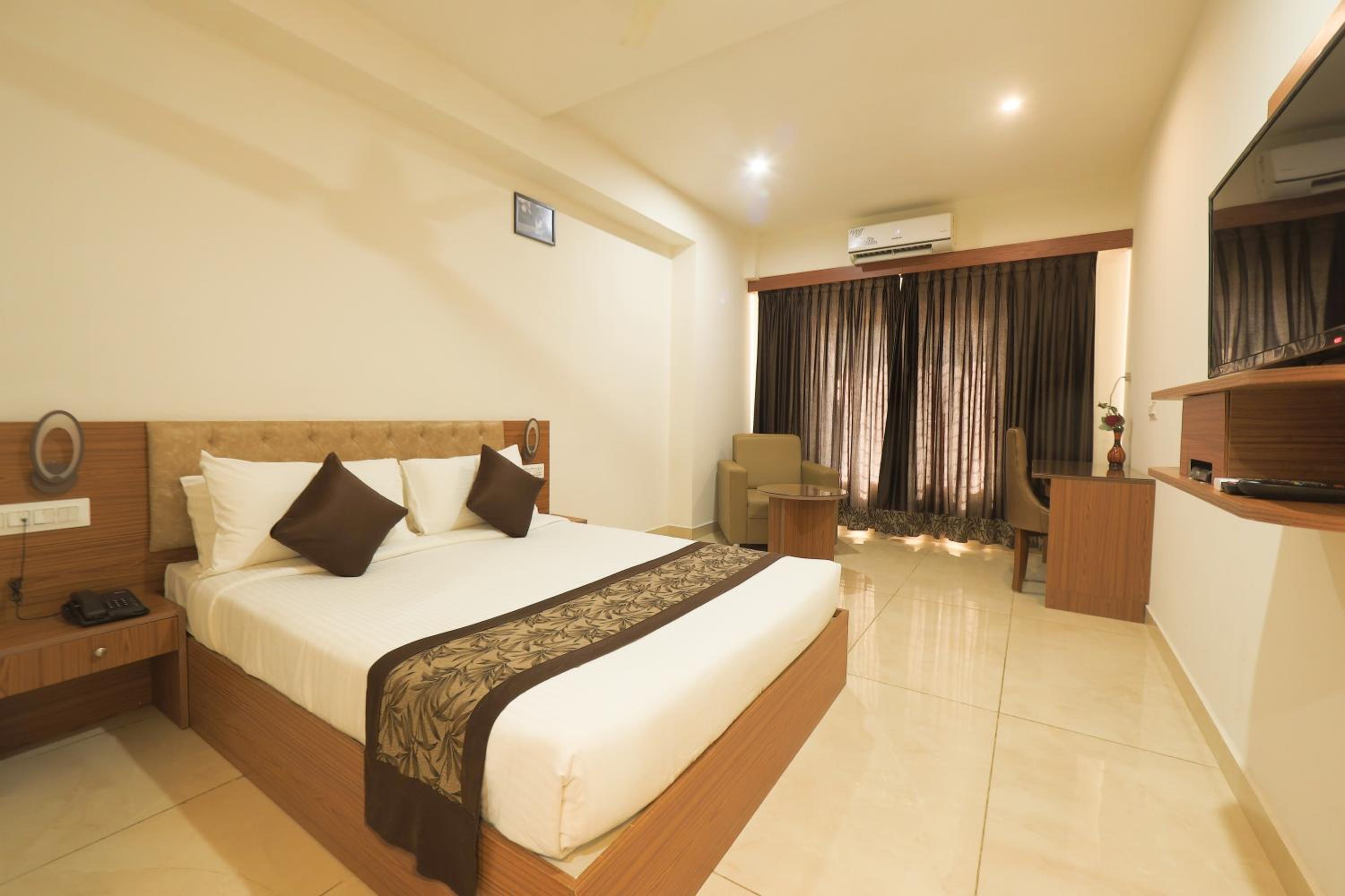 Deluxe Room - Photo 8
