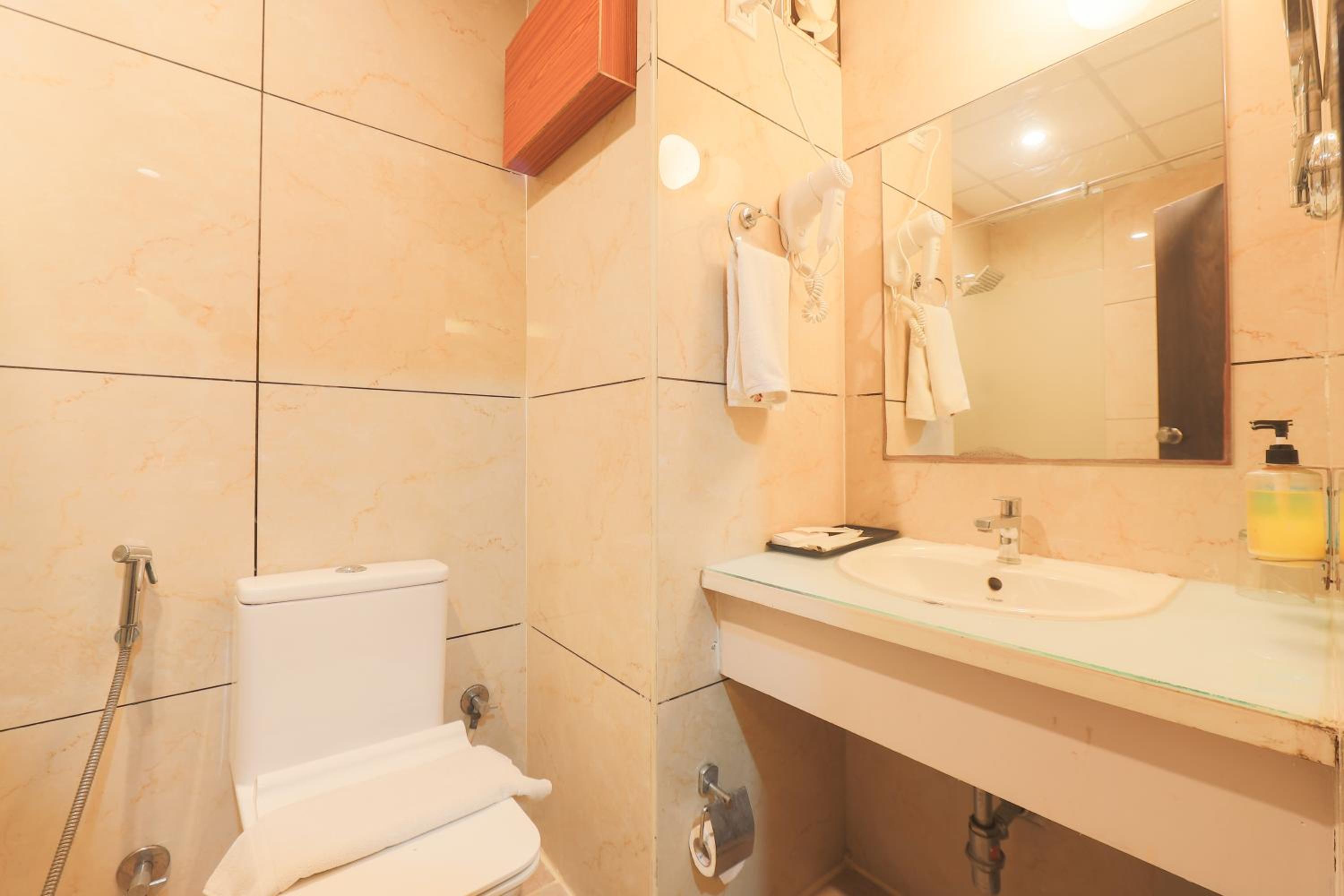 Deluxe Room - Photo 5