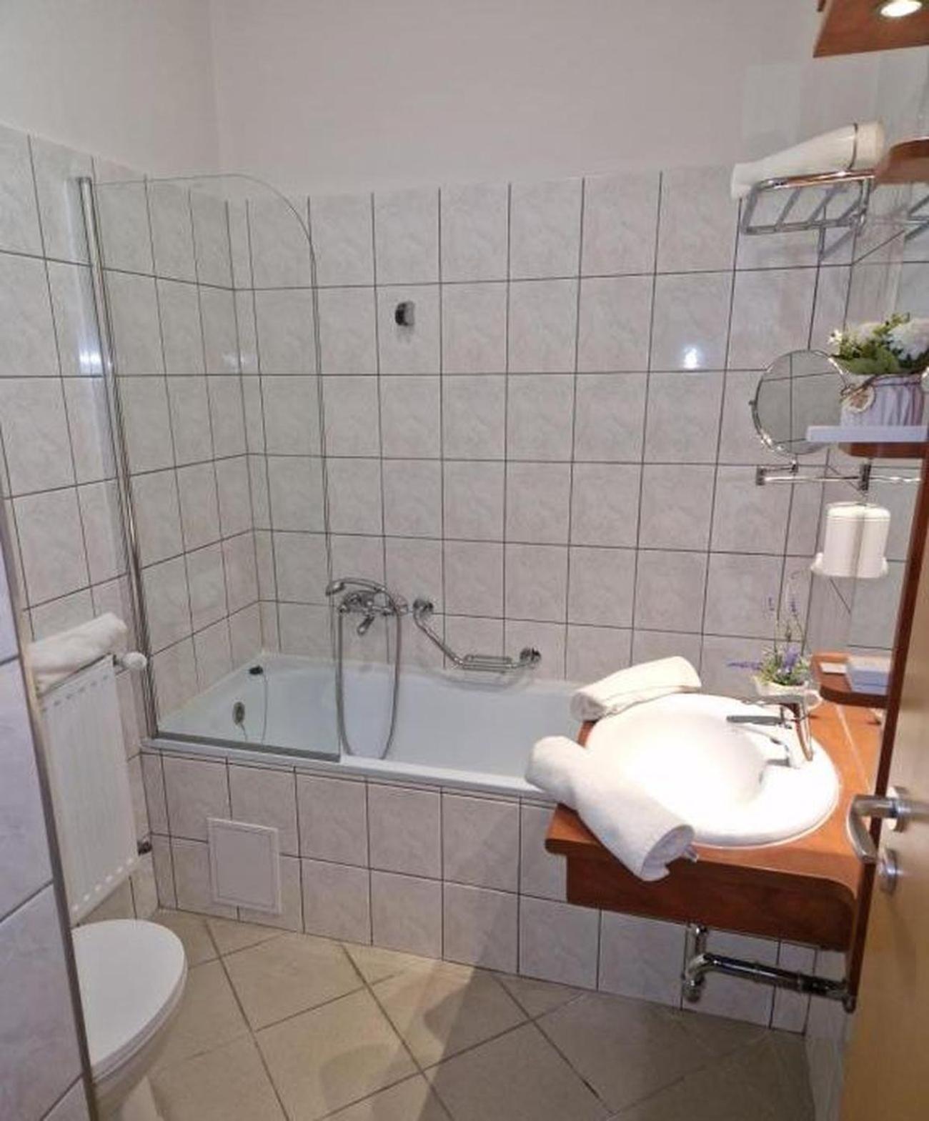 Apartment with Balcony - Photo 13