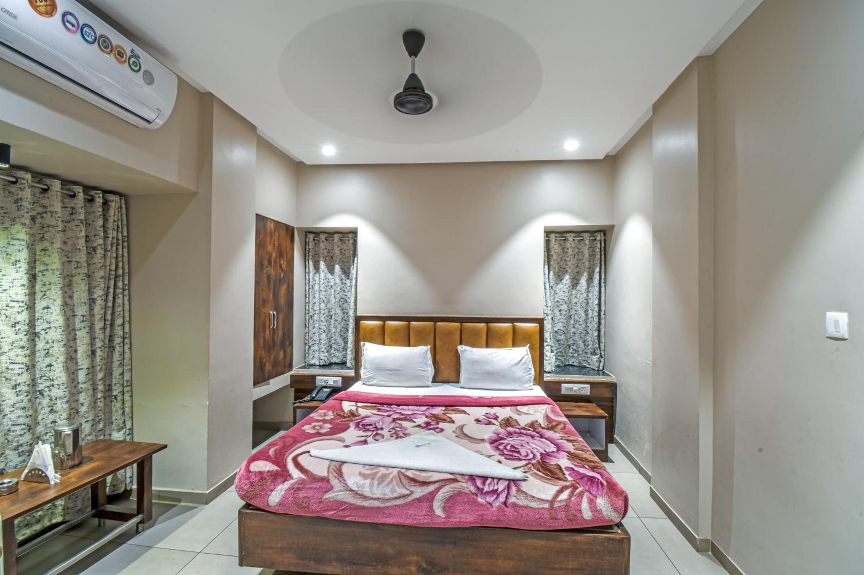 Deluxe Room - Photo 1