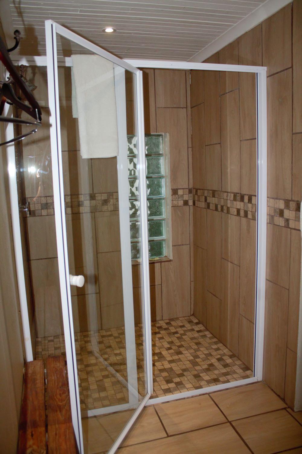 Deluxe Double Room with Shower - Photo 5