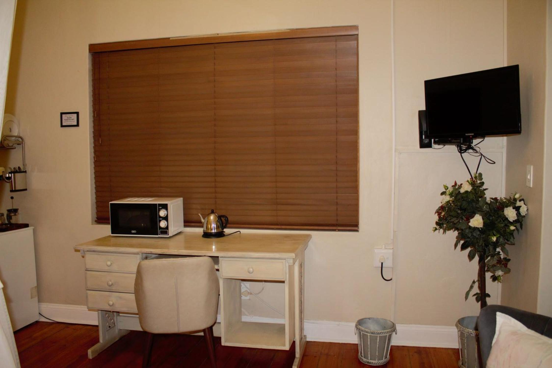 Executive Suite - Photo 6
