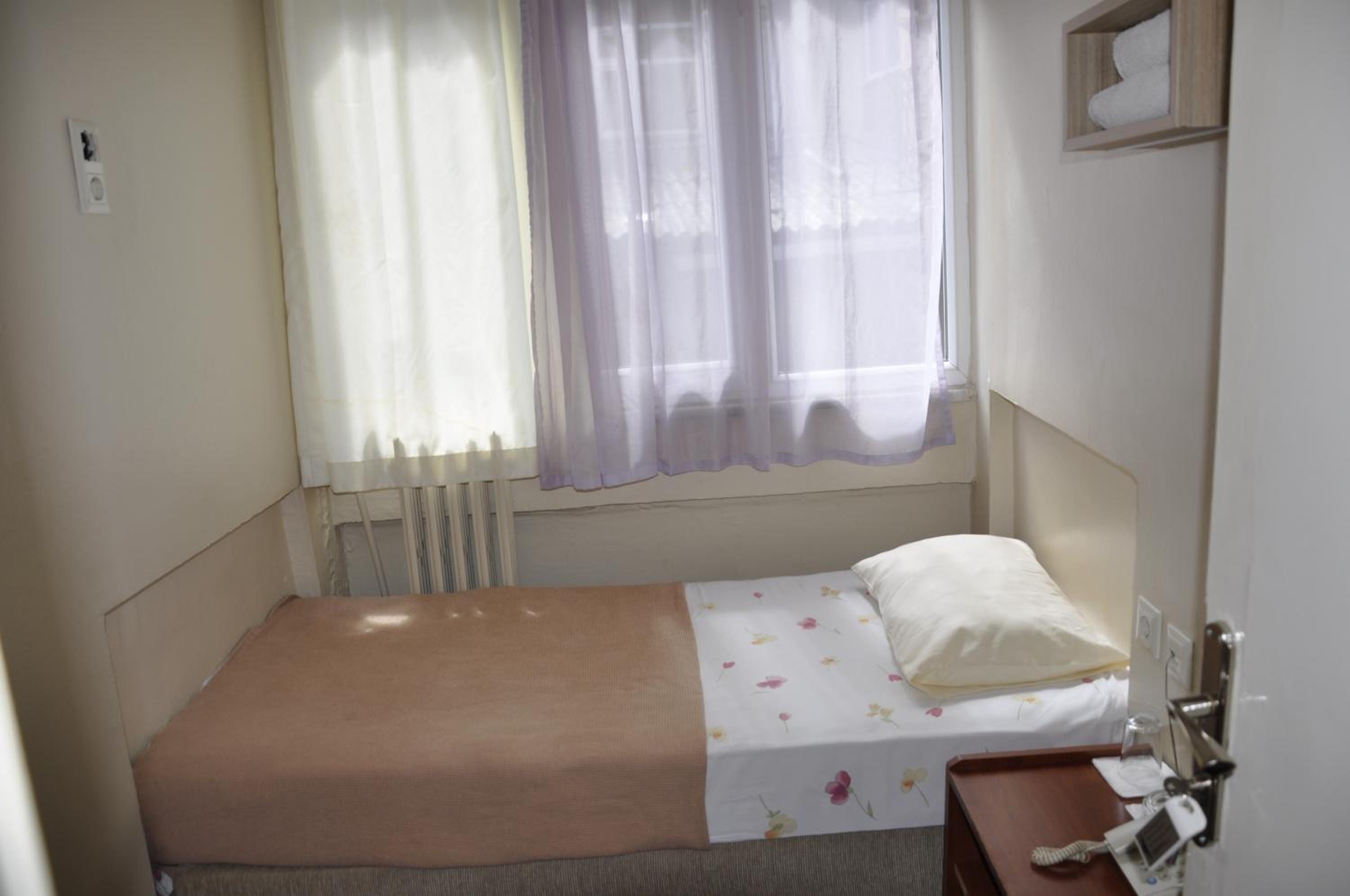Single Room with Shared Bathroom photo 3