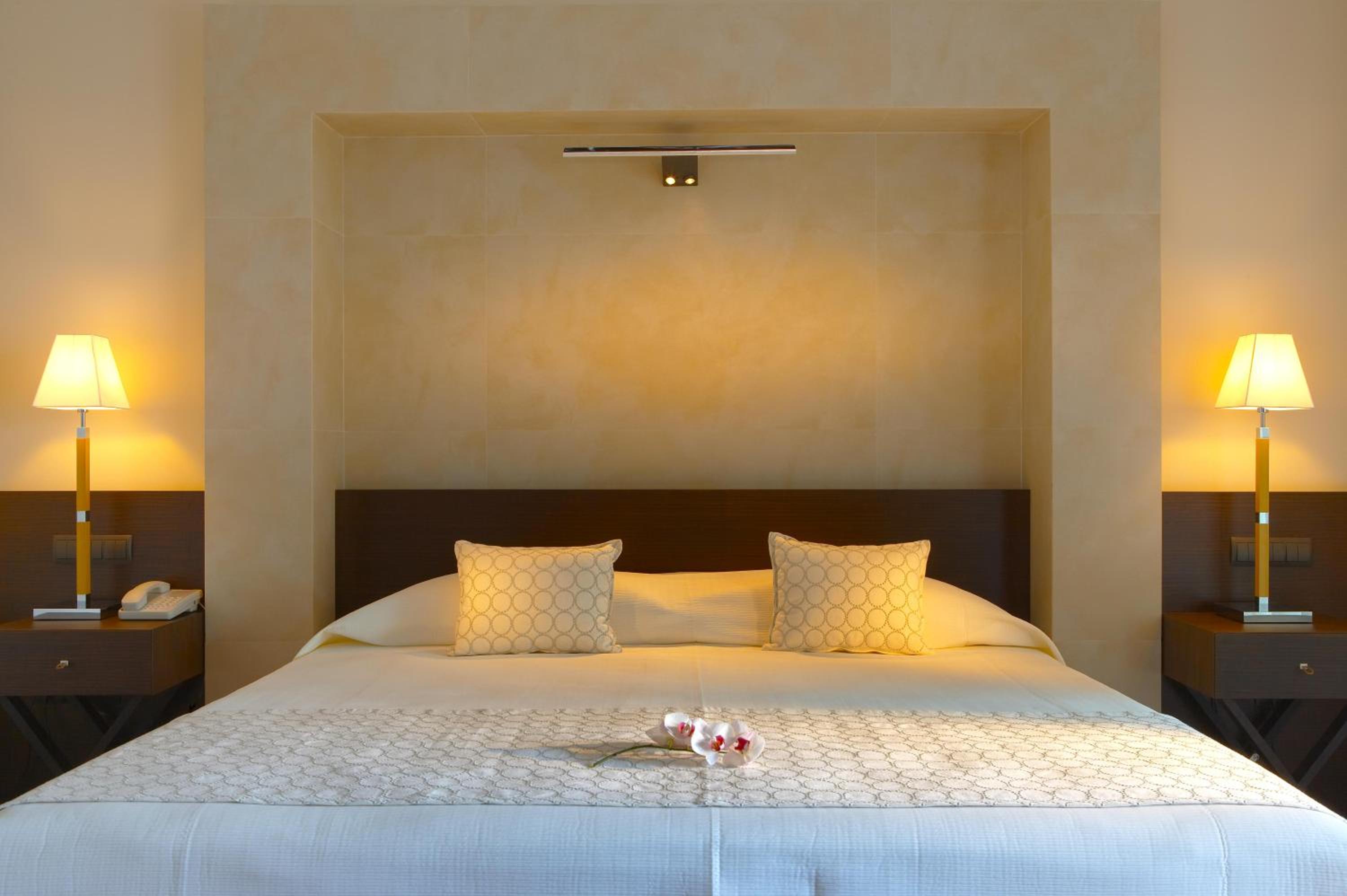 Elite Club Suite with Sea View (2 Adults + 1 Child) - Photo 2