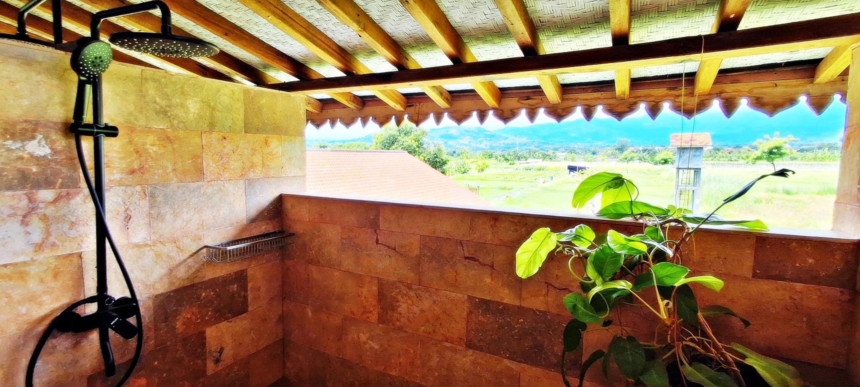 Family Room with Side Sea View photo 3