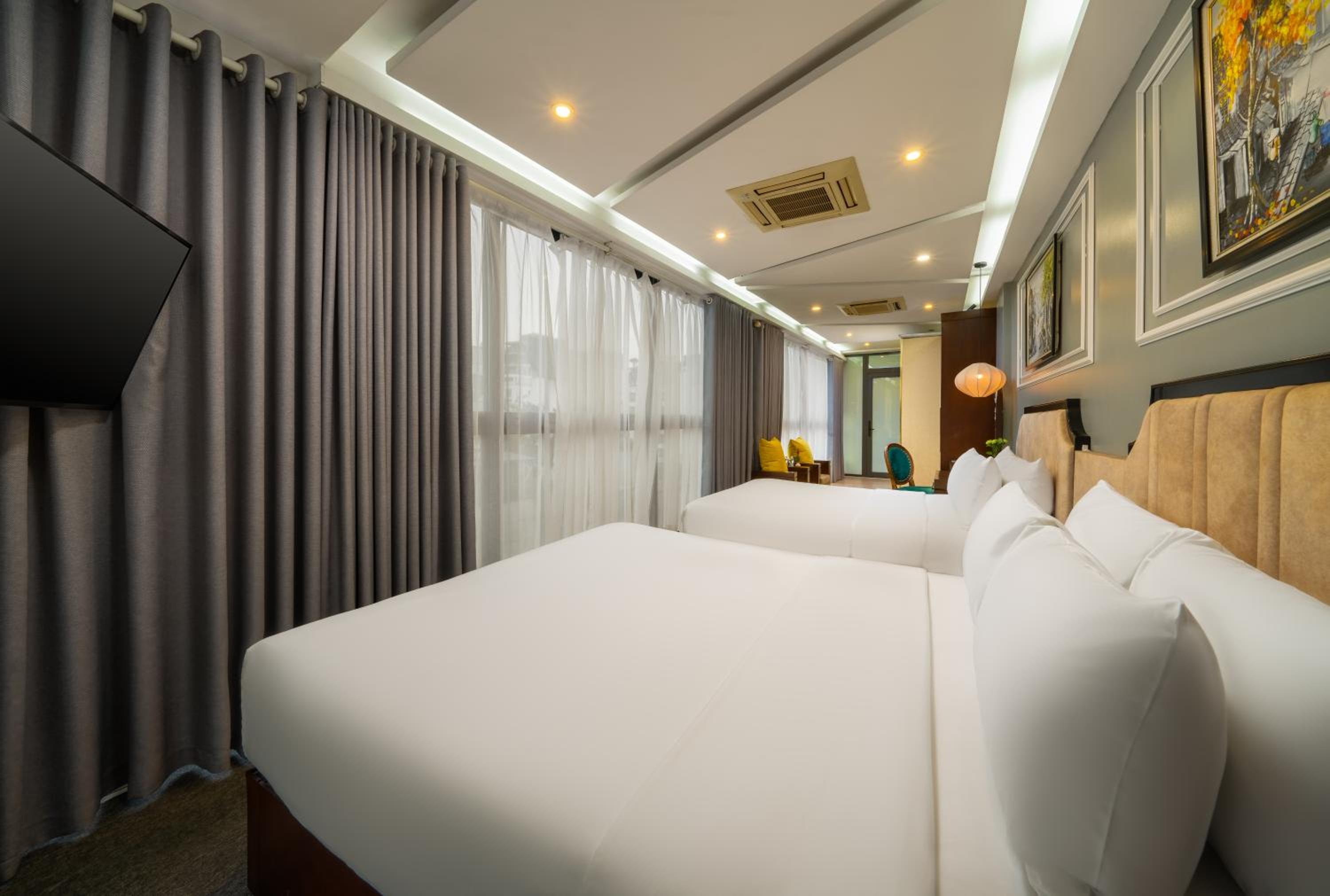 Bella Rosa Suite with Lake View