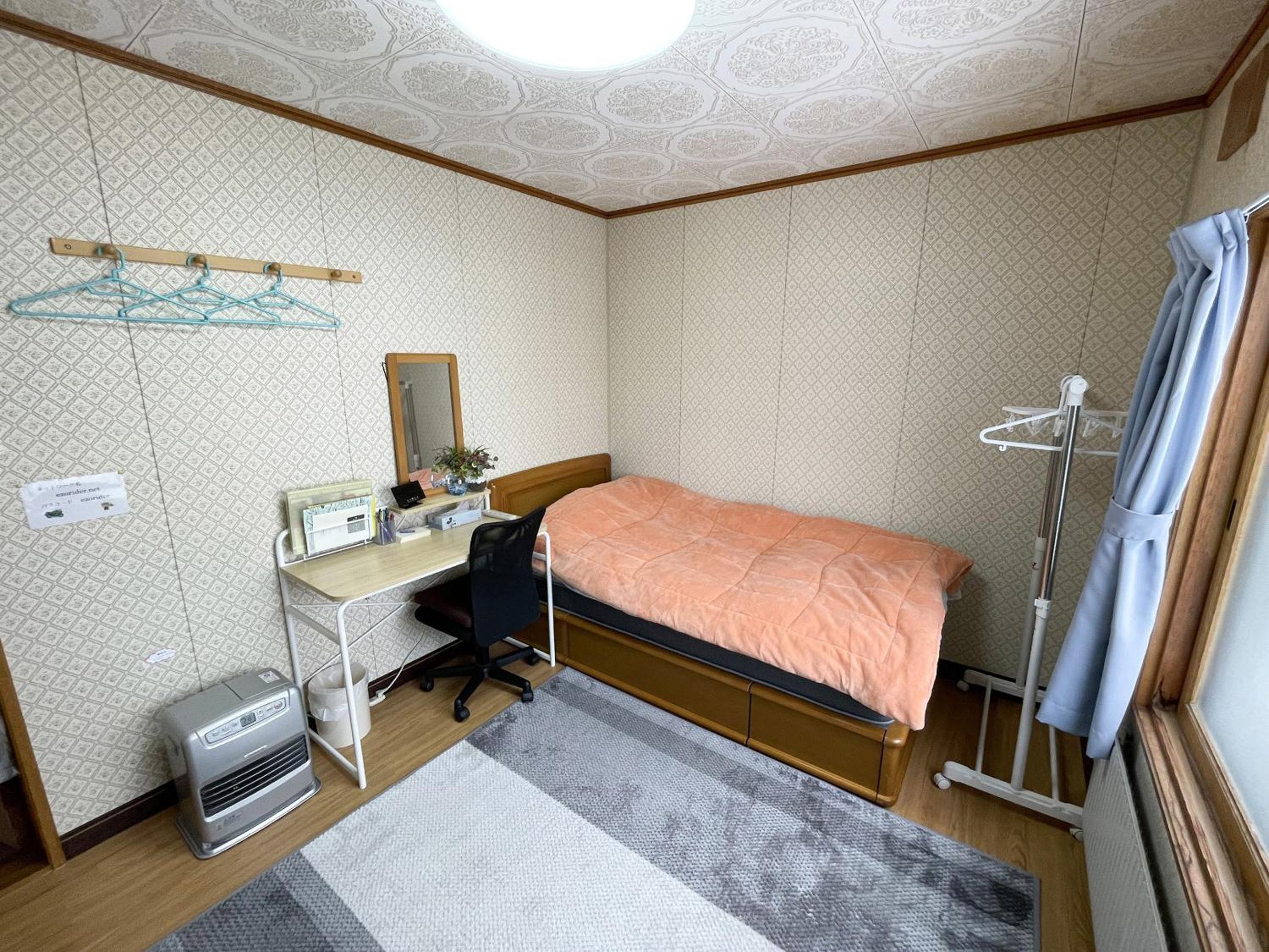 Economy Twin Room photo 3