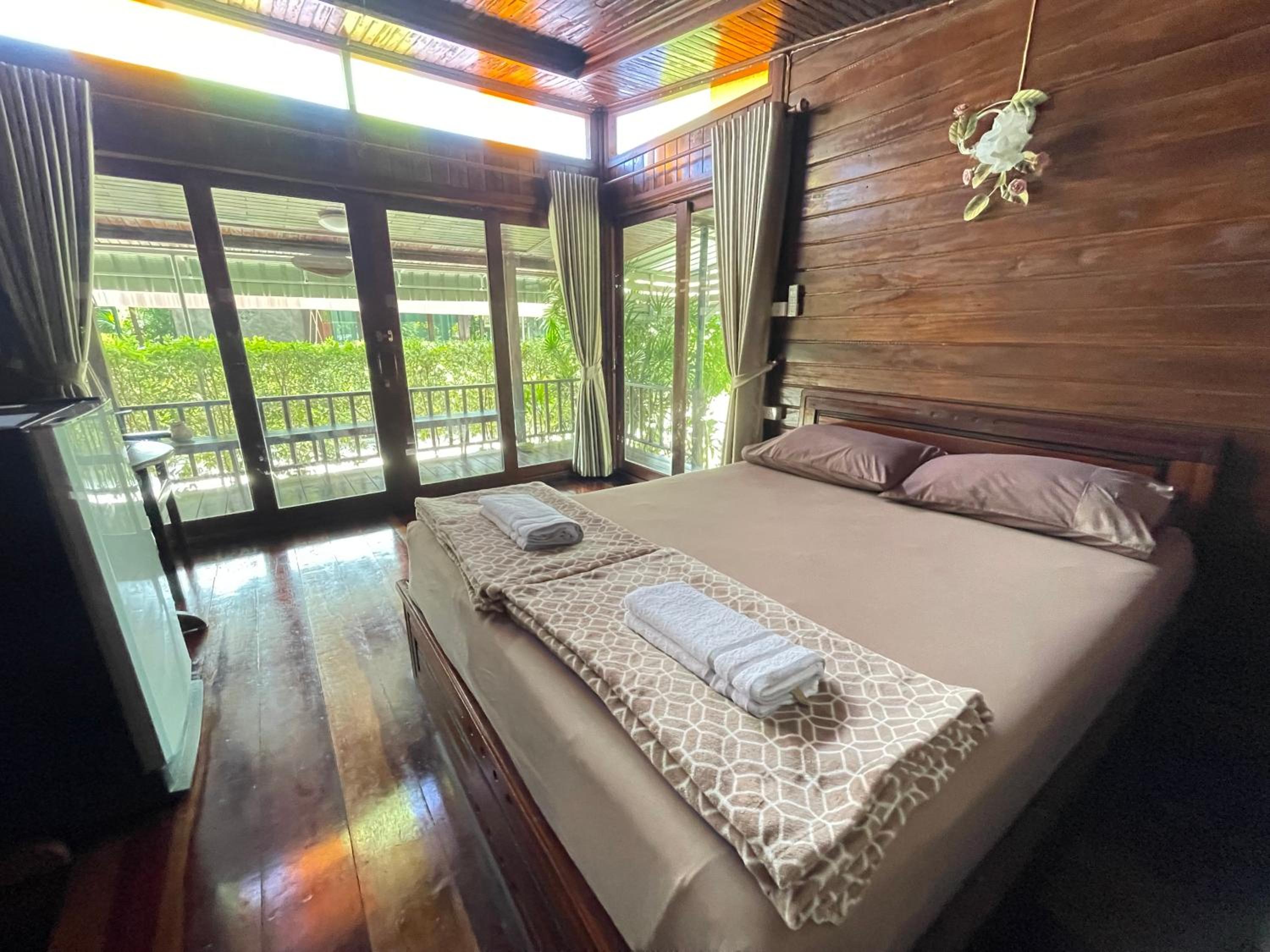 Queen Room with Balcony - Photo 1