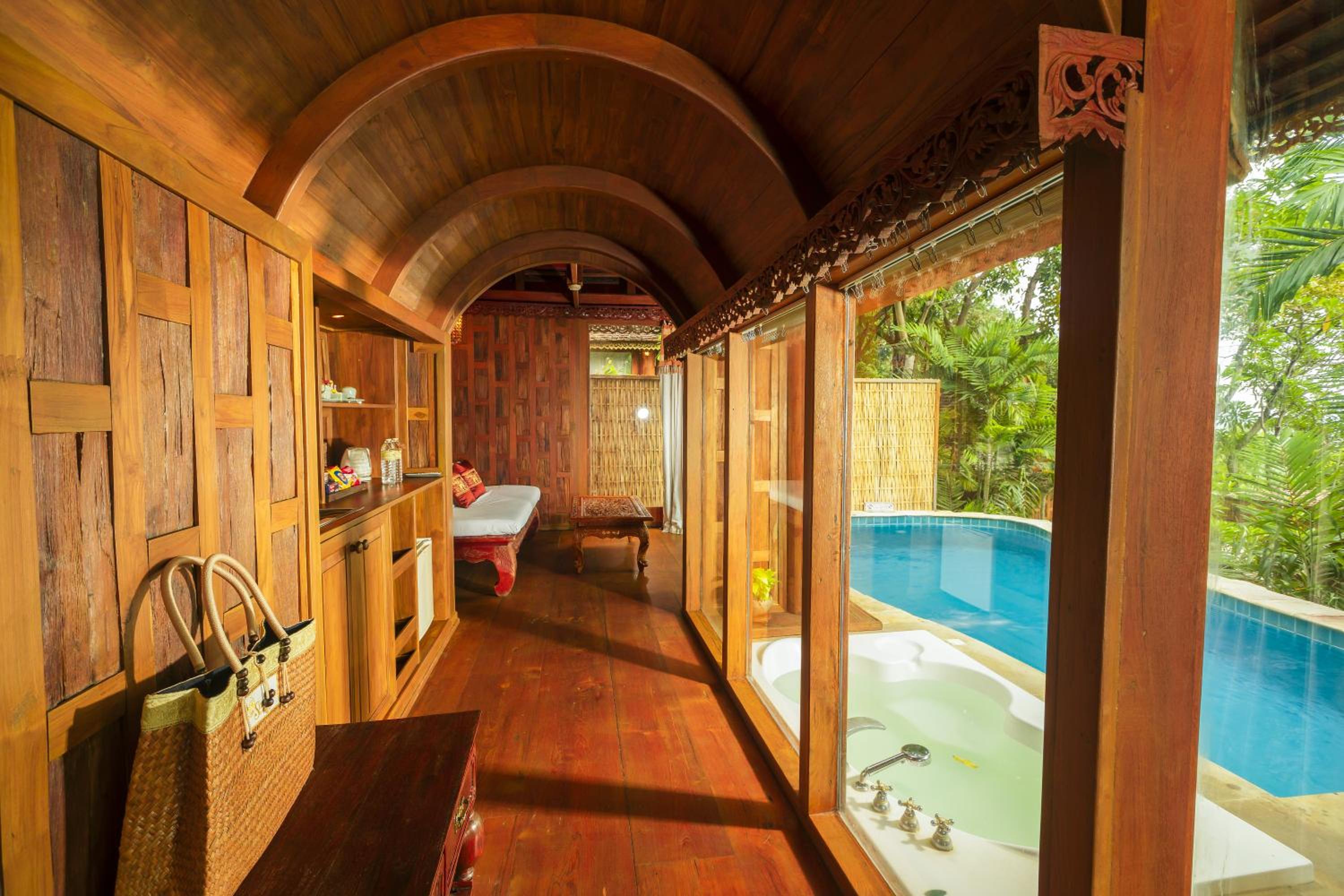 New Hideaway Pool Villa – Outdoor Shower - Photo 3