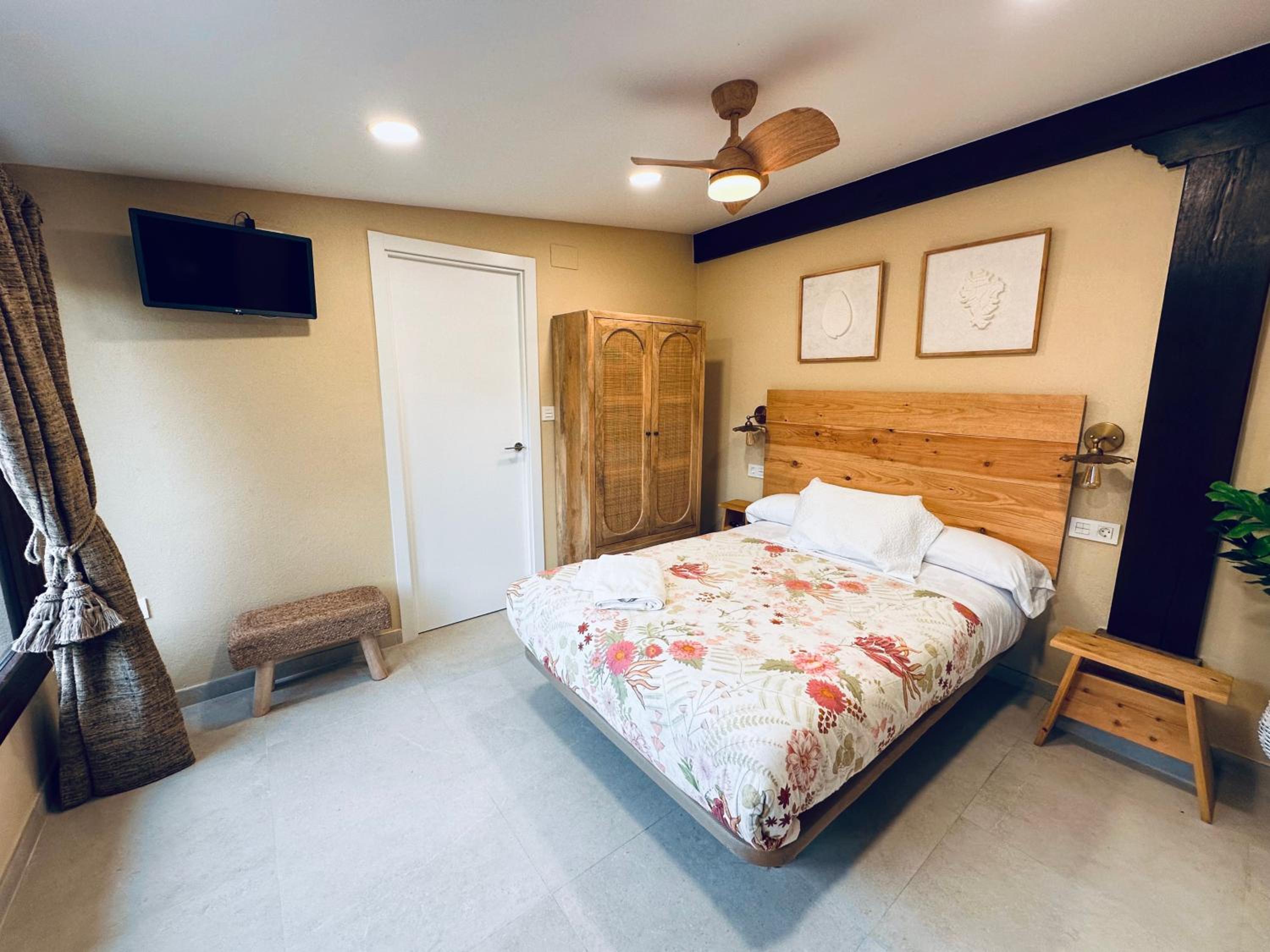 Double Room with Garden View - Photo 2