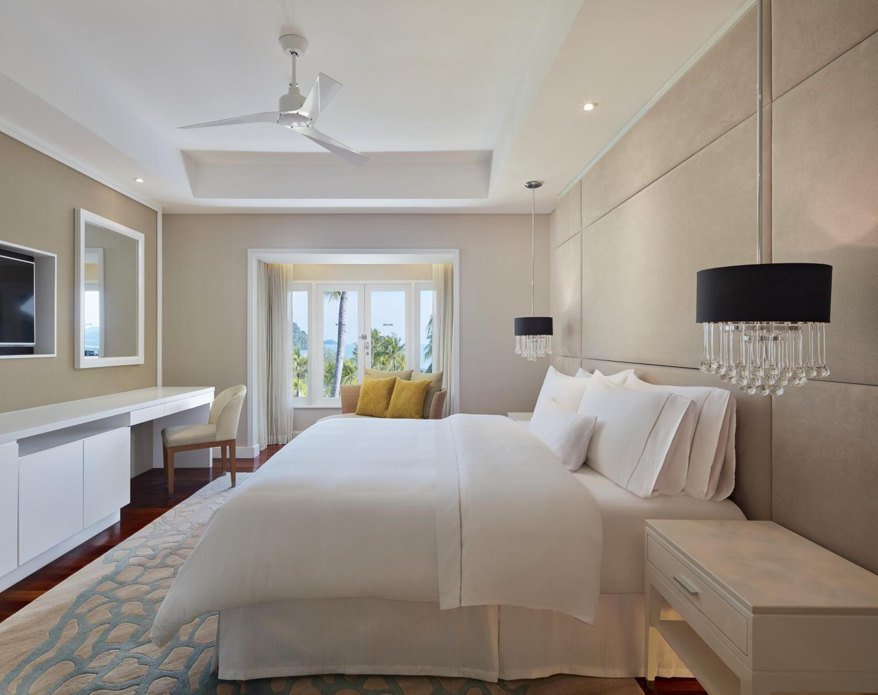 One-Bedroom King Suite with Balcony and Resort View