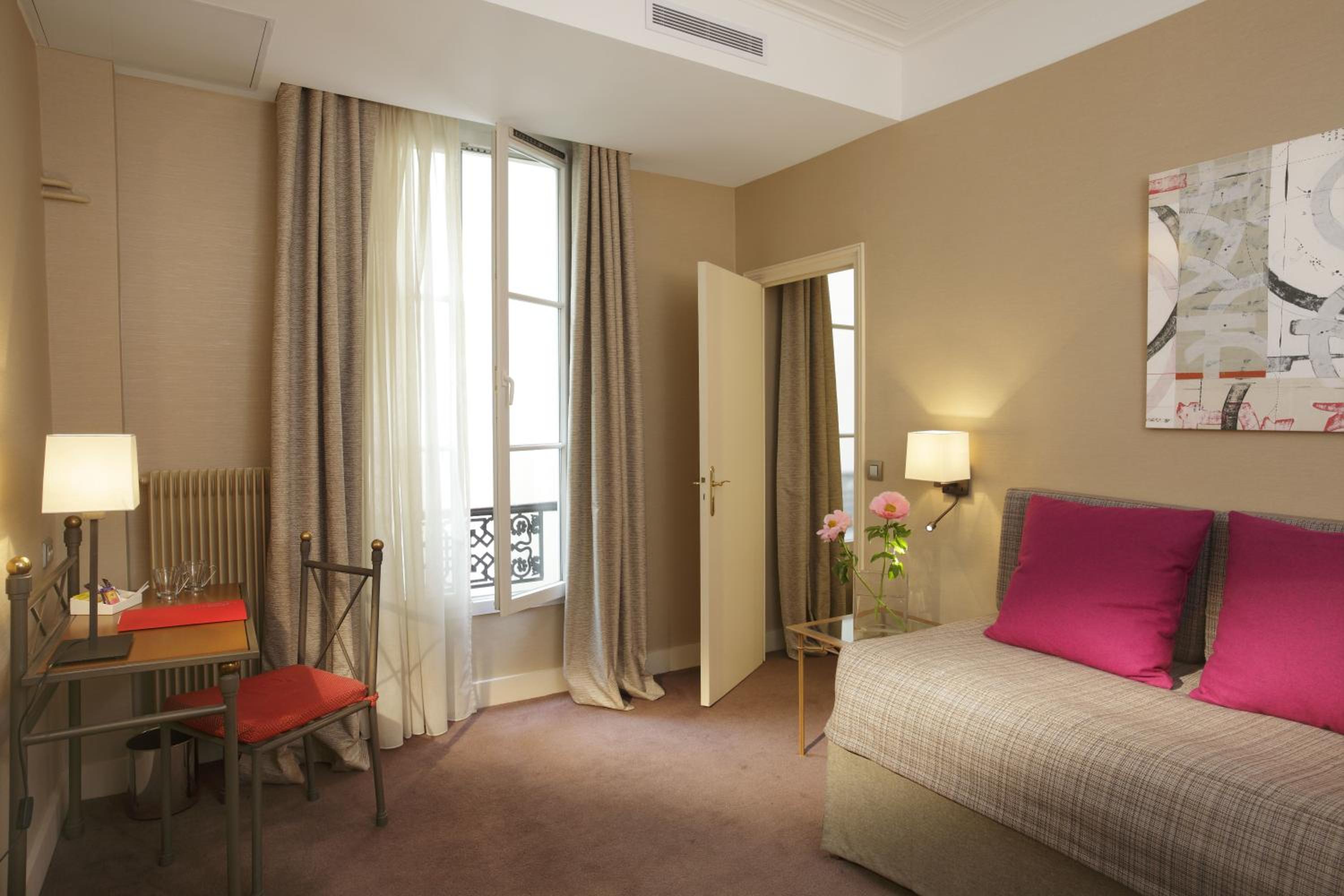 Standard Single Room thumbnail 6