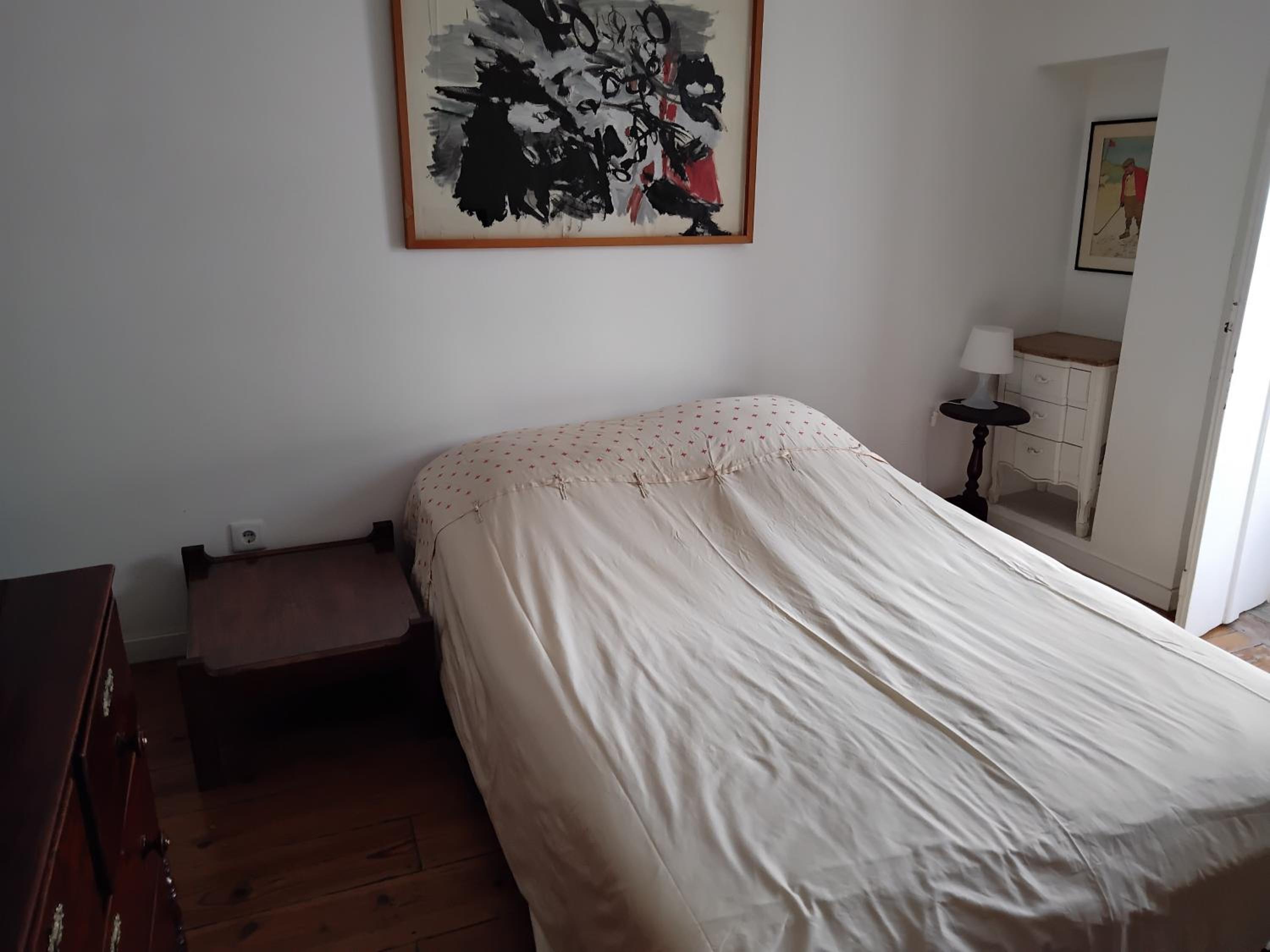 One-Bedroom Apartment photo 1