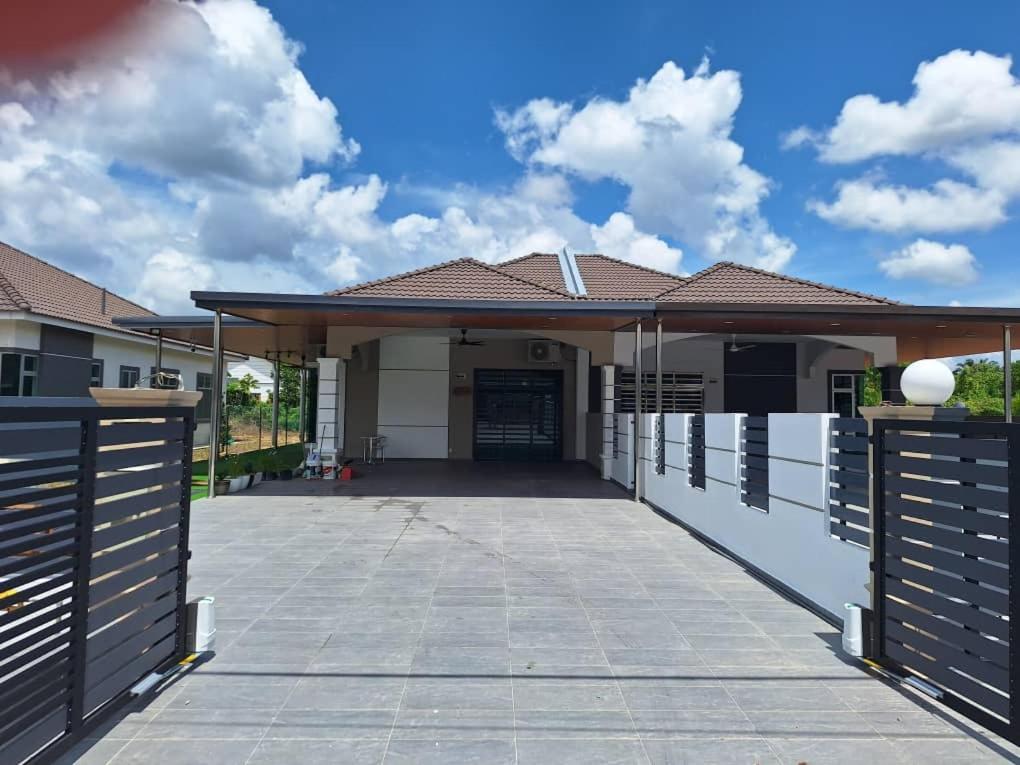 Four-Bedroom House photo 1
