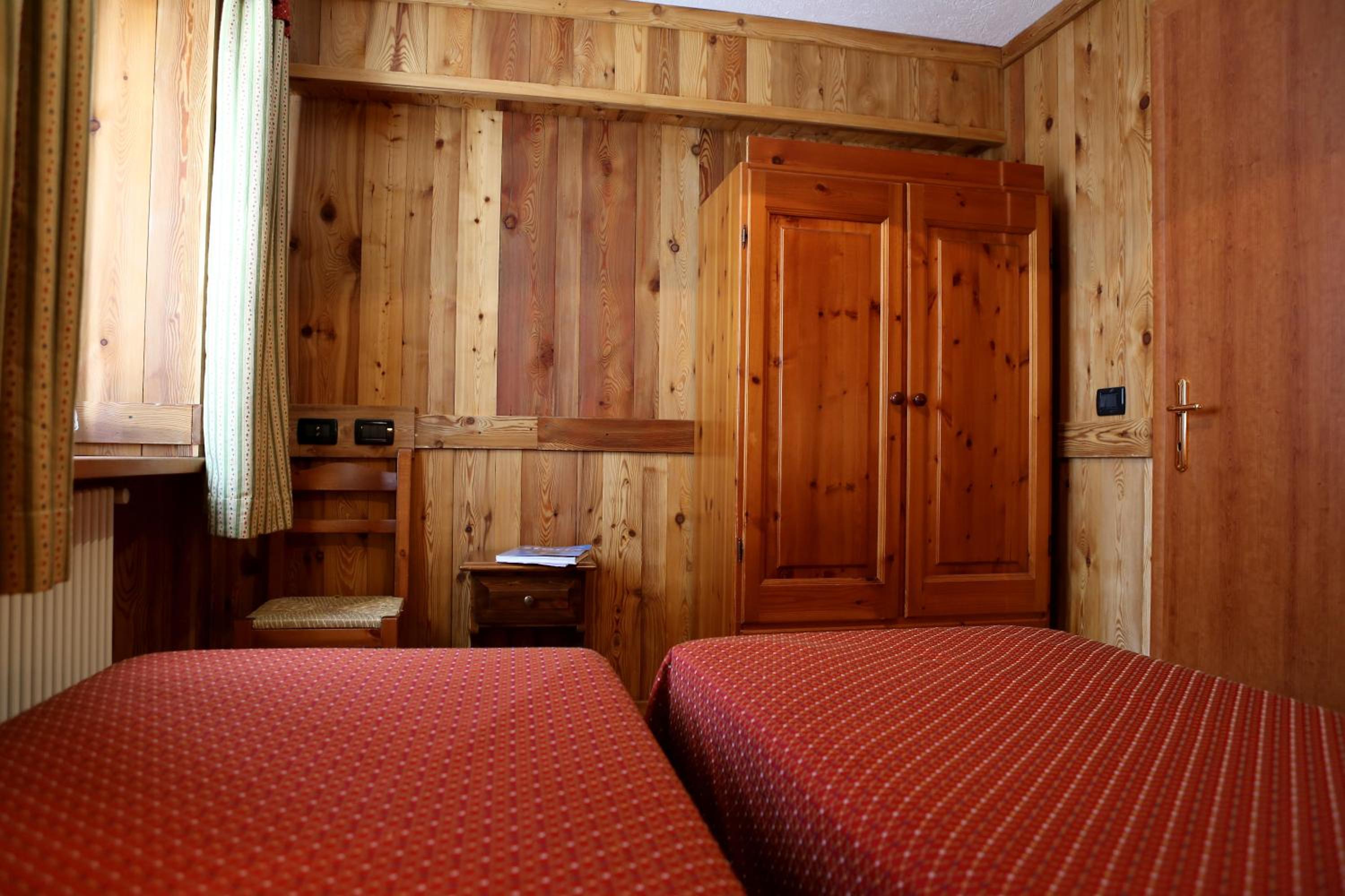 Two-Bedroom Apartment with Terrace (5 Adults) photo 3