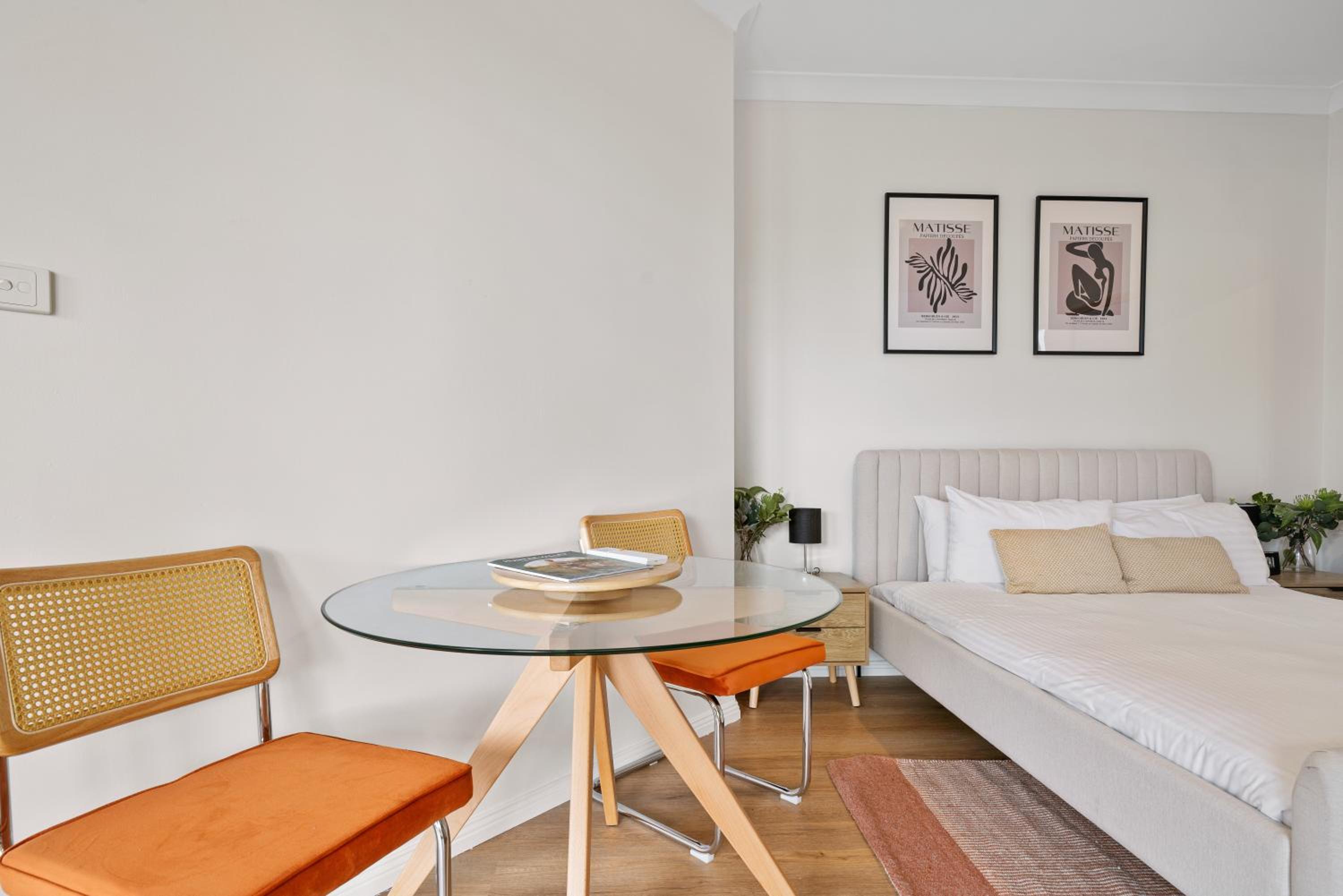 One-Bedroom Apartment photo 1