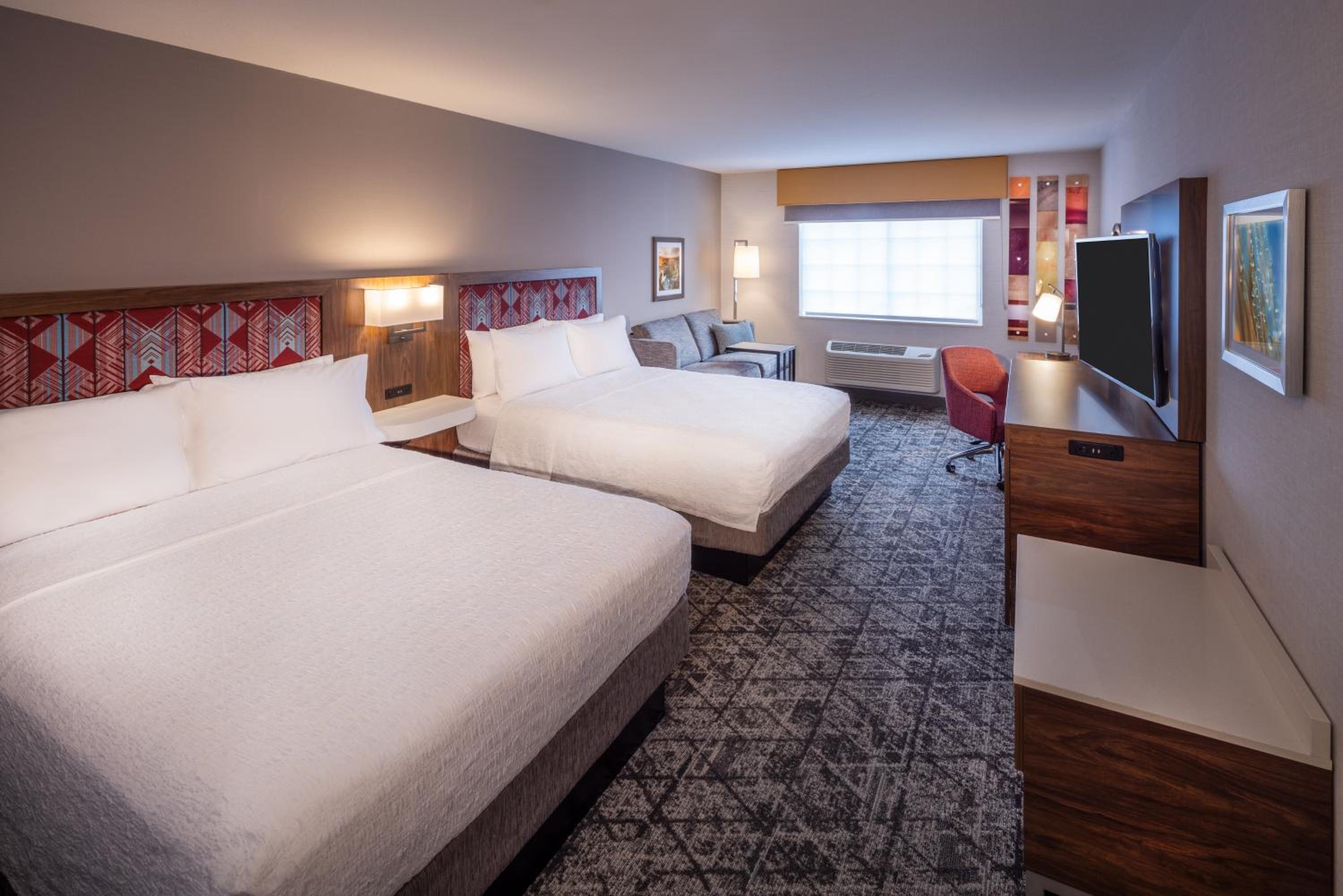 Queen Room with Two Queen Beds and Sofa Bed - Photo 4